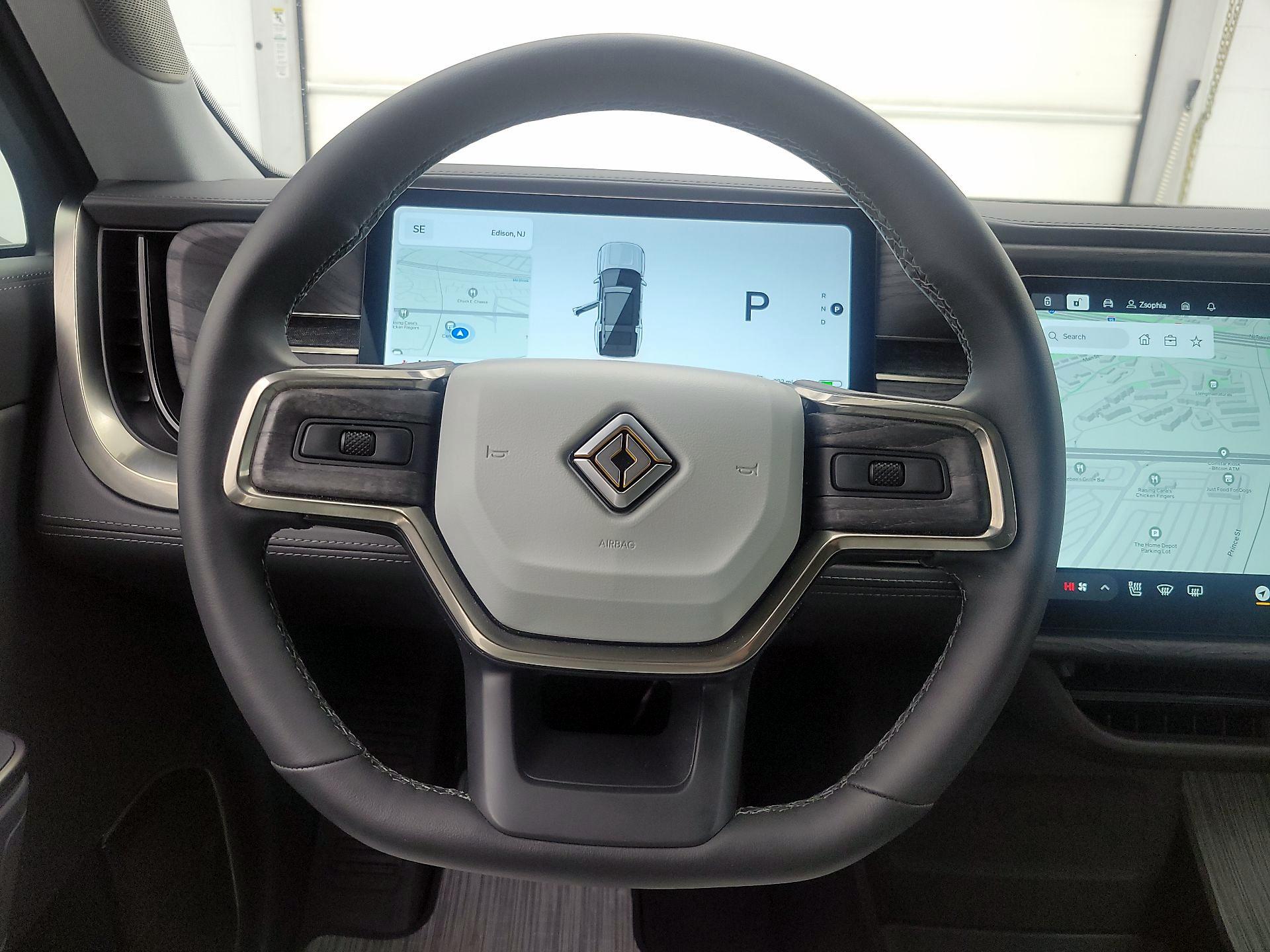 Thumbnail: 2025 Rivian R1S - 10