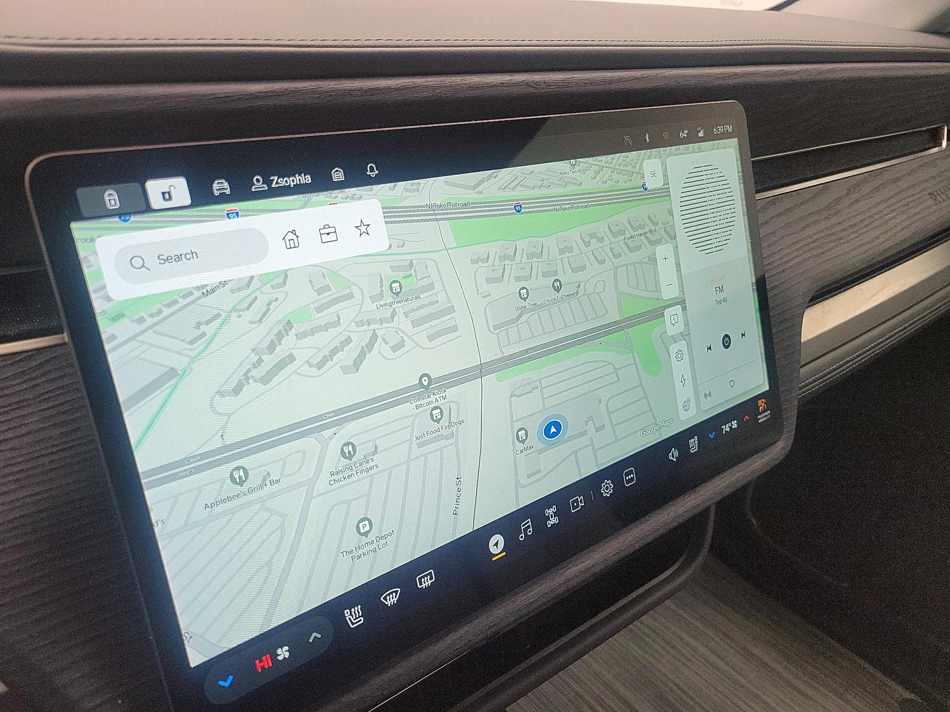 Thumbnail: 2025 Rivian R1S - 13