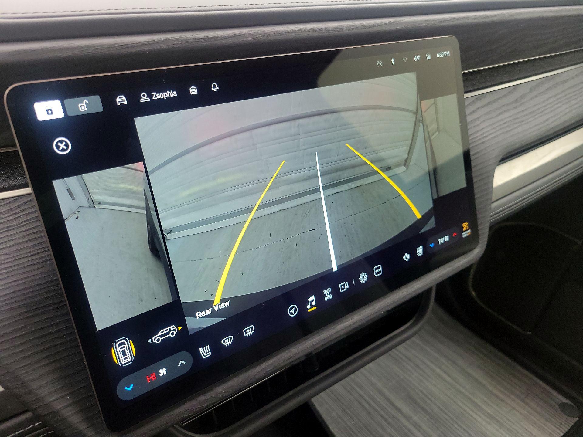 Thumbnail: 2025 Rivian R1S - 14