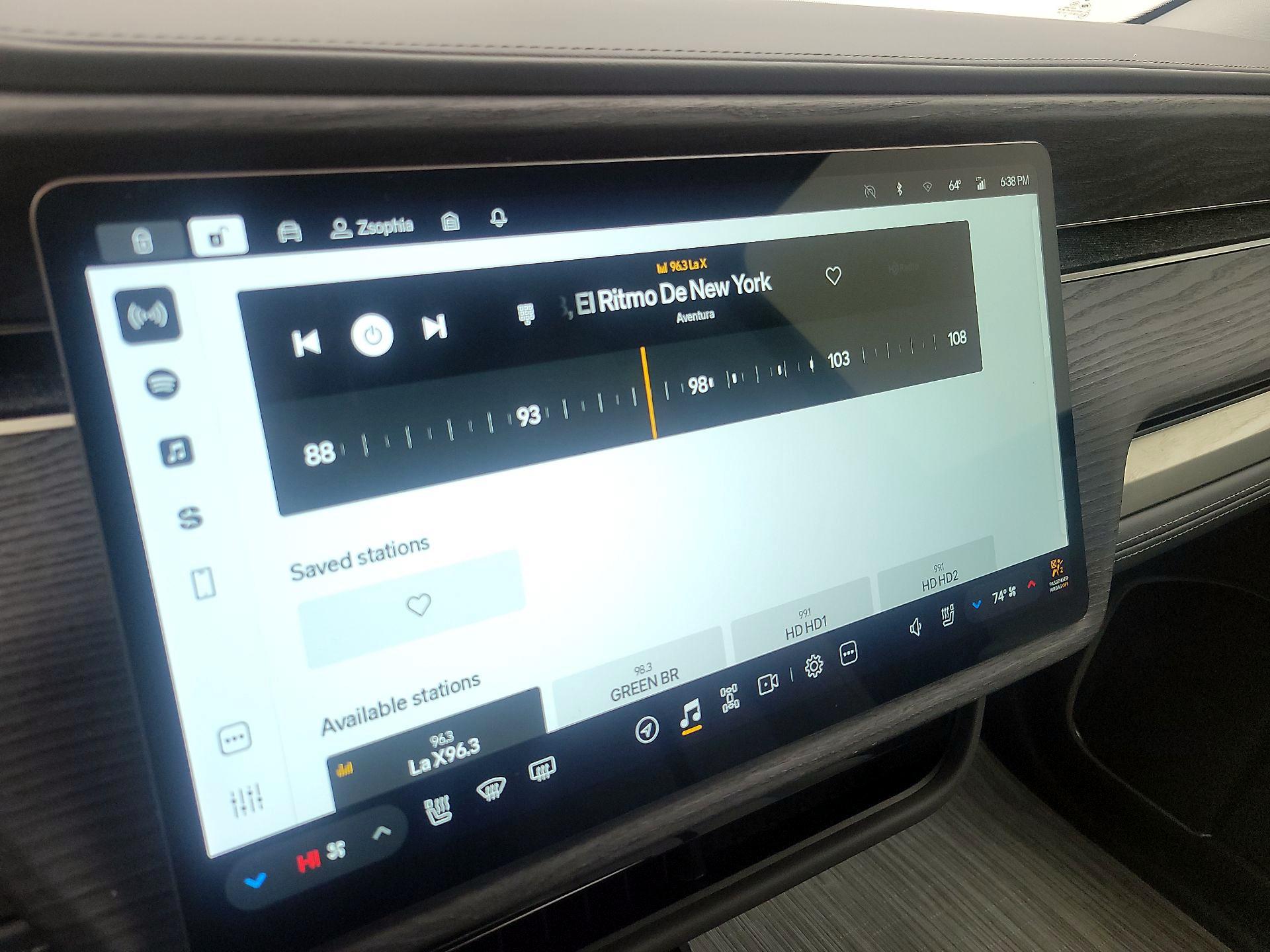 Thumbnail: 2025 Rivian R1S - 15