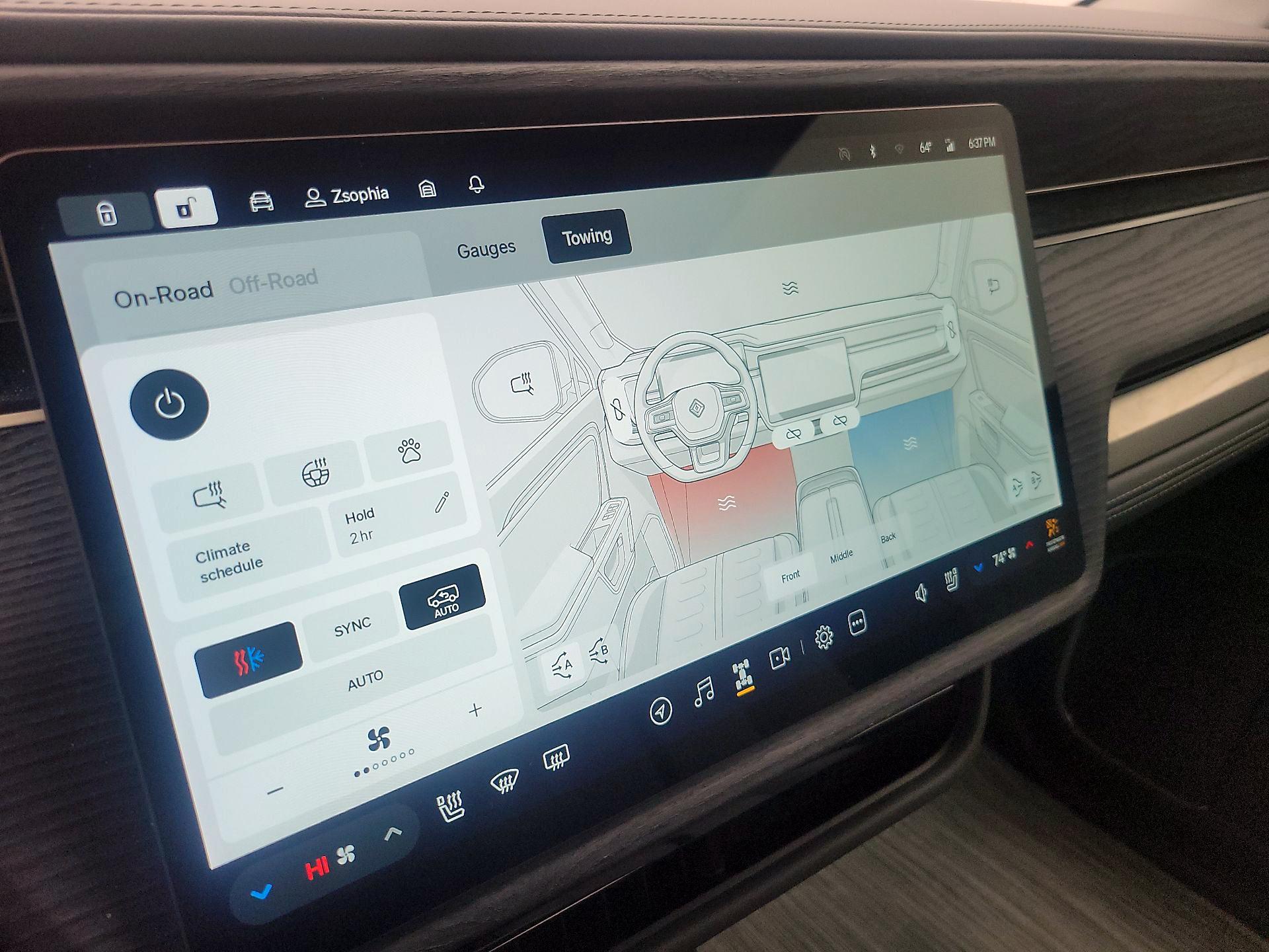 Thumbnail: 2025 Rivian R1S - 16