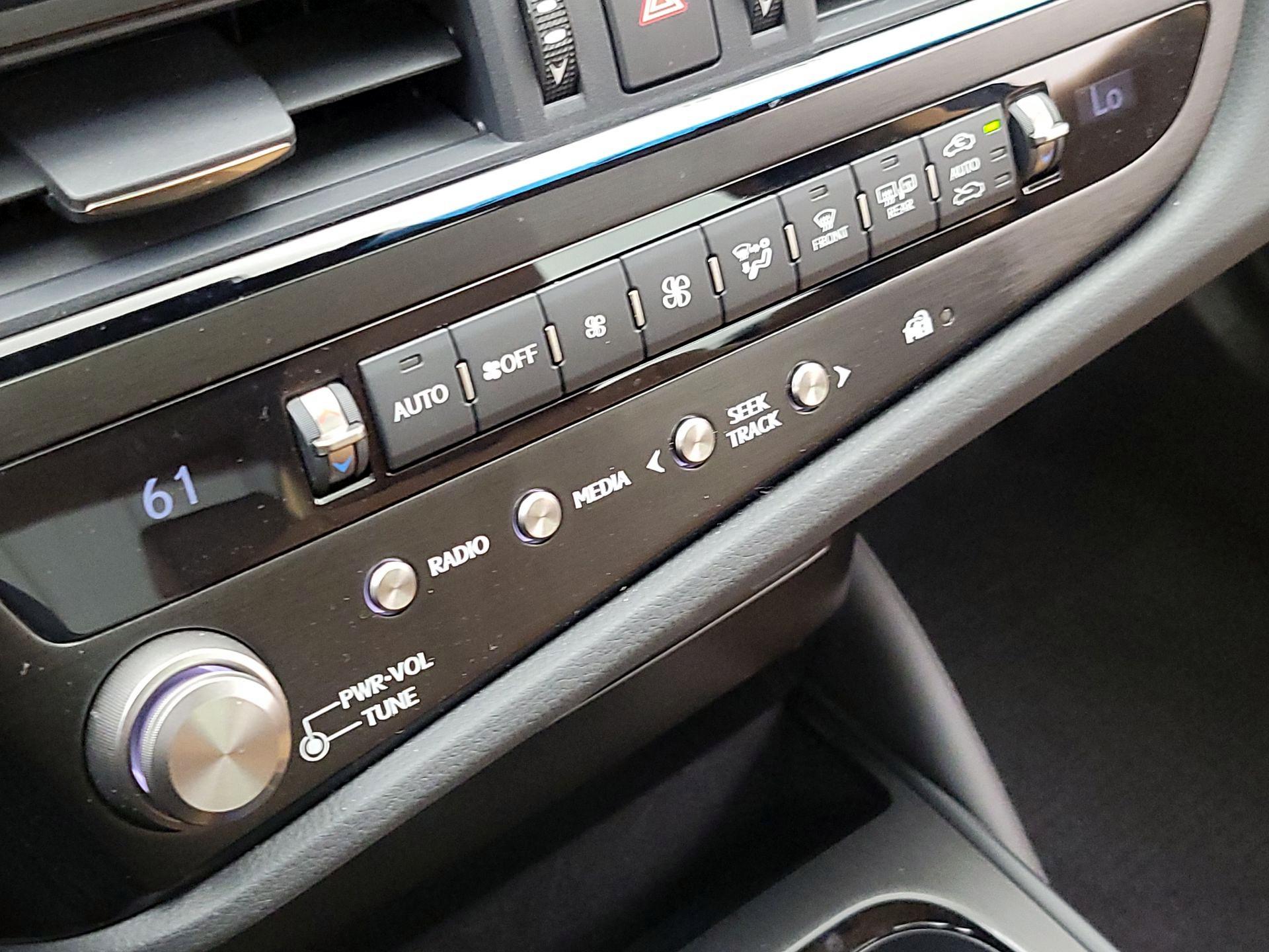 Thumbnail: 2025 Lexus ES - 15