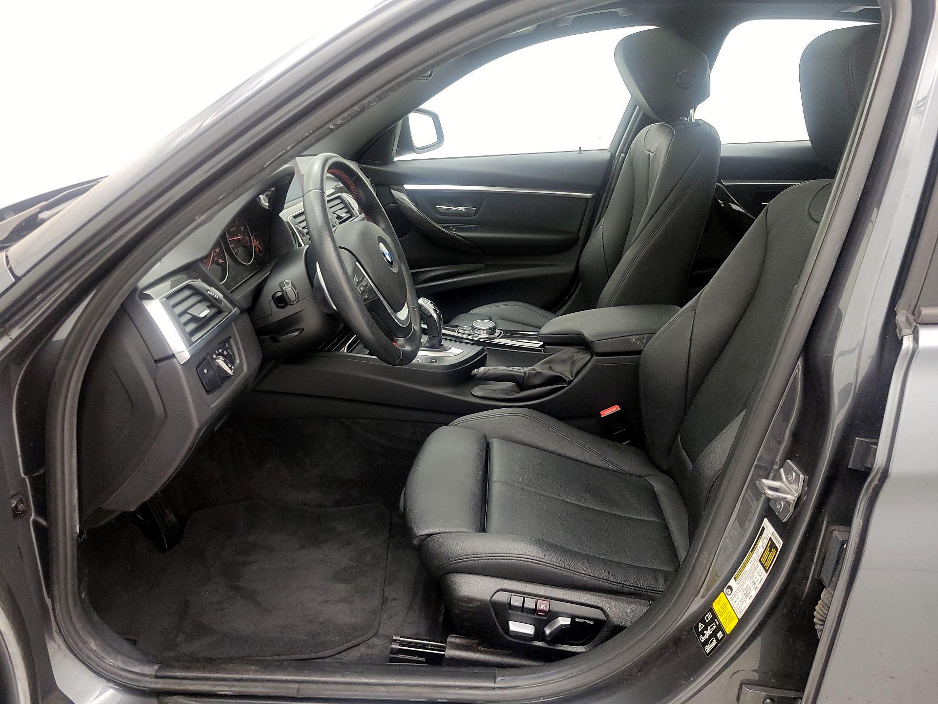 Thumbnail: 2016 BMW 3 Series - 11