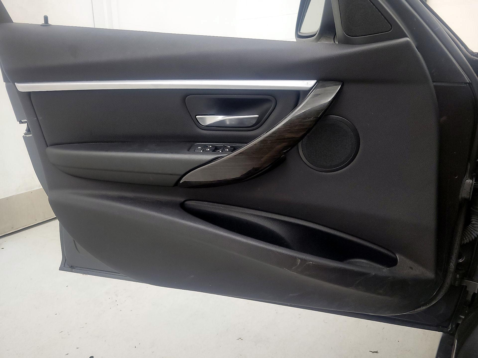 Thumbnail: 2016 BMW 3 Series - 12