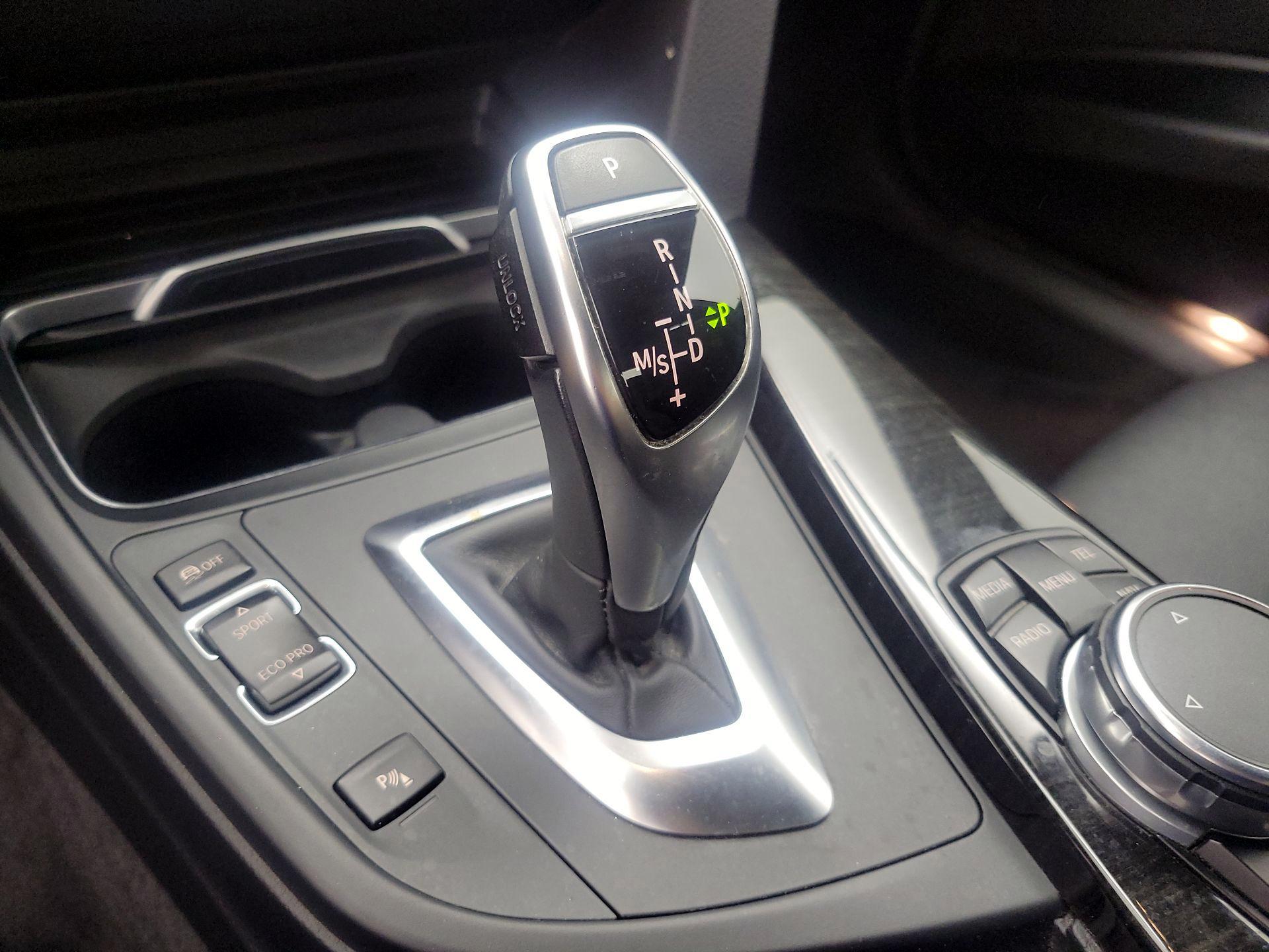 Thumbnail: 2016 BMW 3 Series - 18