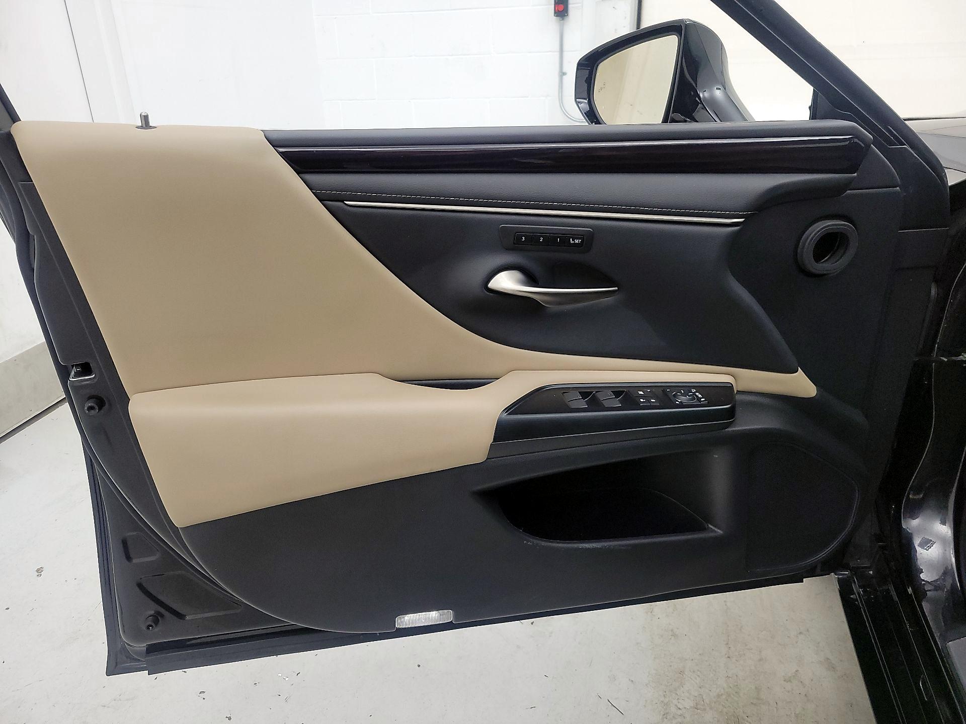 Thumbnail: 2020 Lexus ES - 12