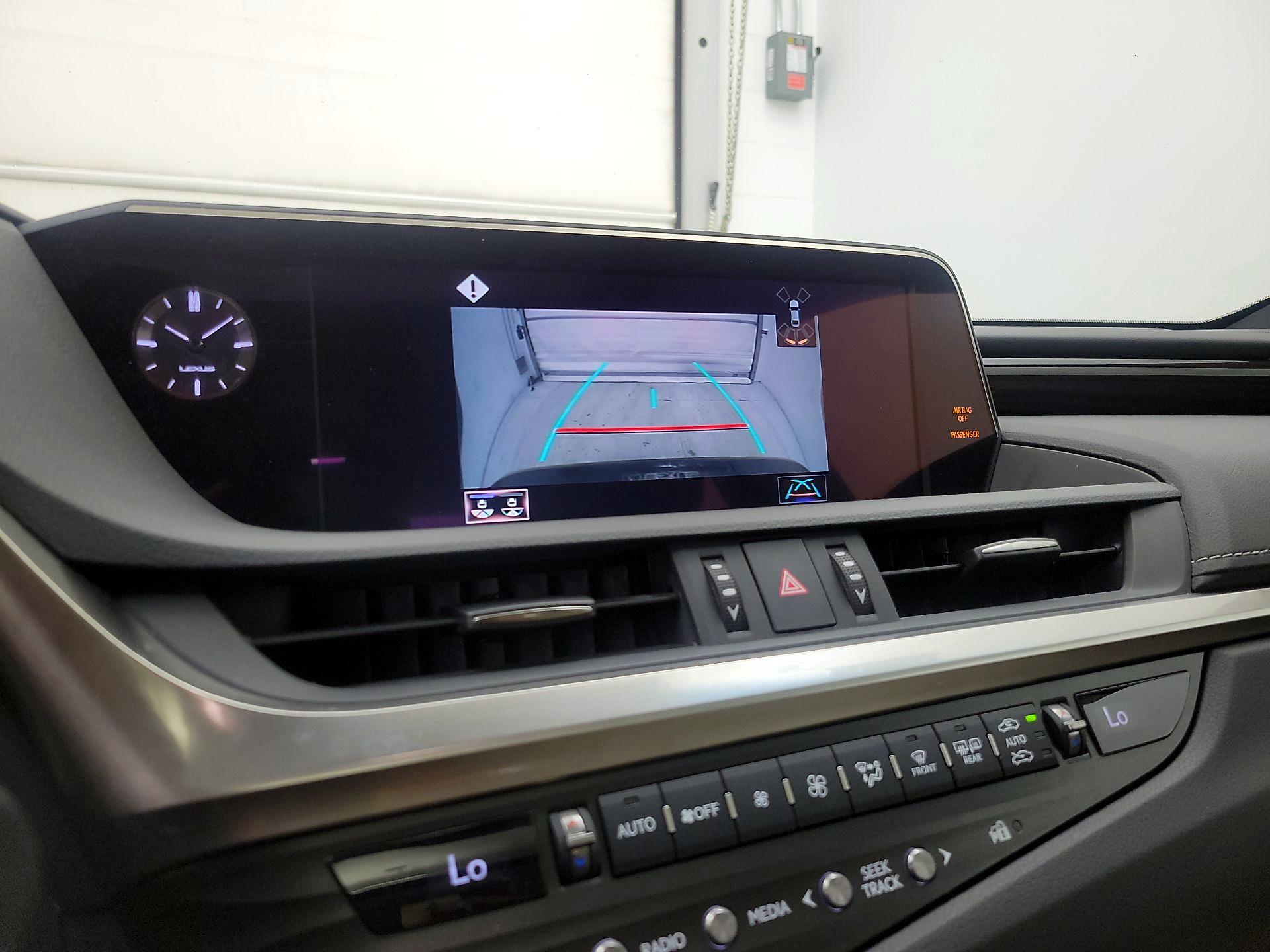 Thumbnail: 2020 Lexus ES - 13