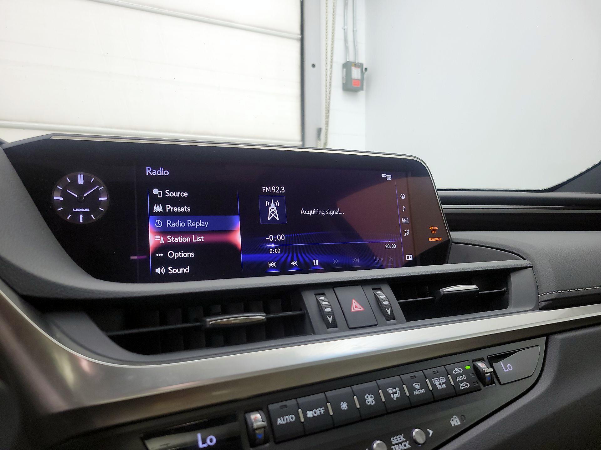 Thumbnail: 2020 Lexus ES - 14