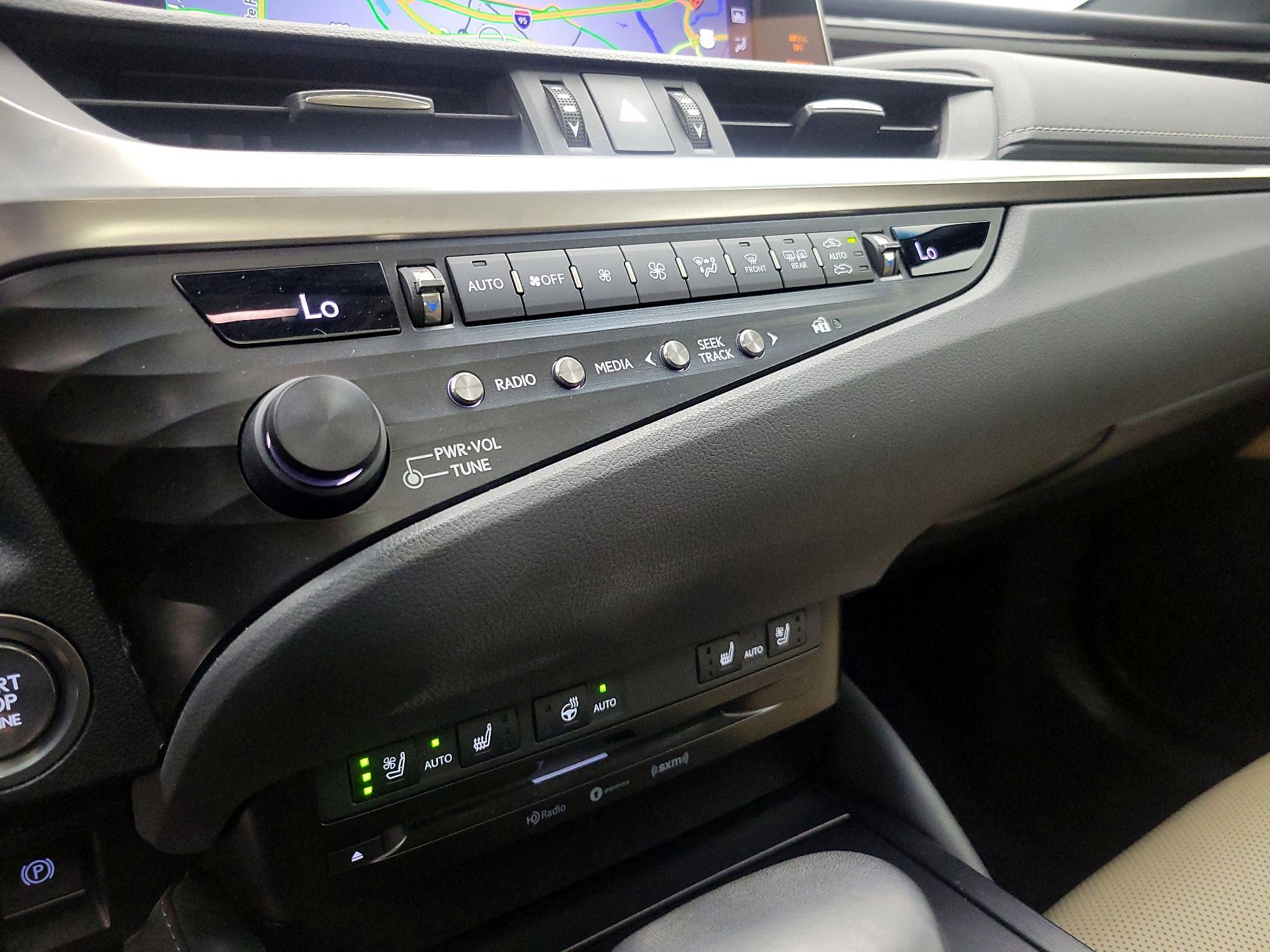 Thumbnail: 2020 Lexus ES - 15