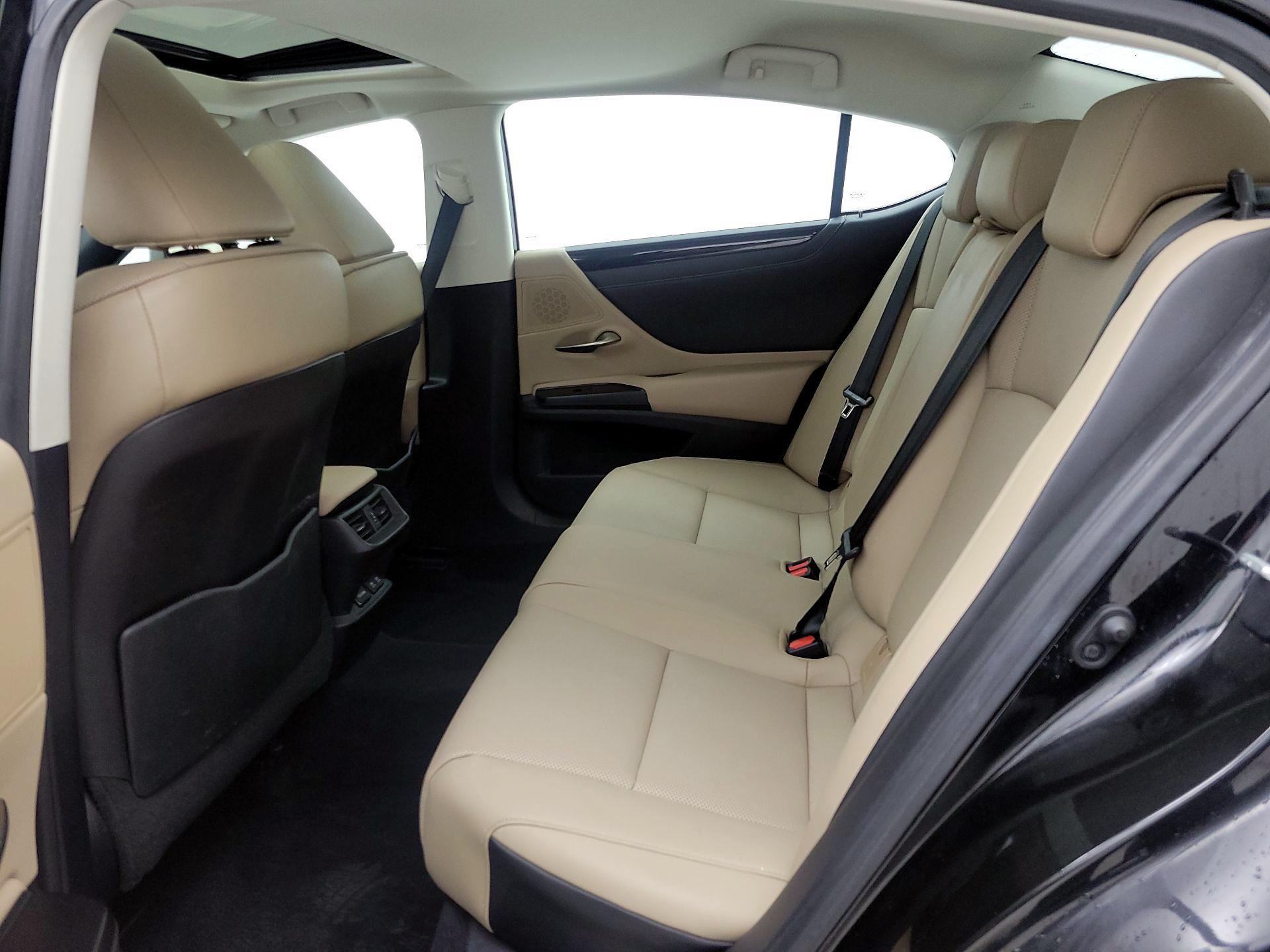 Thumbnail: 2020 Lexus ES - 18