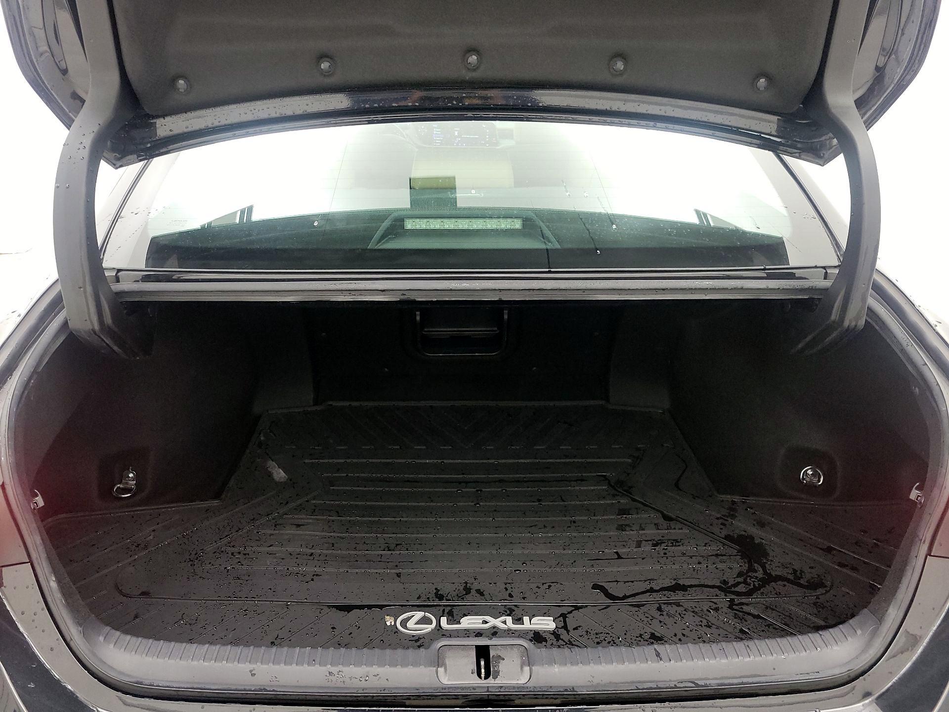 Thumbnail: 2020 Lexus ES - 19