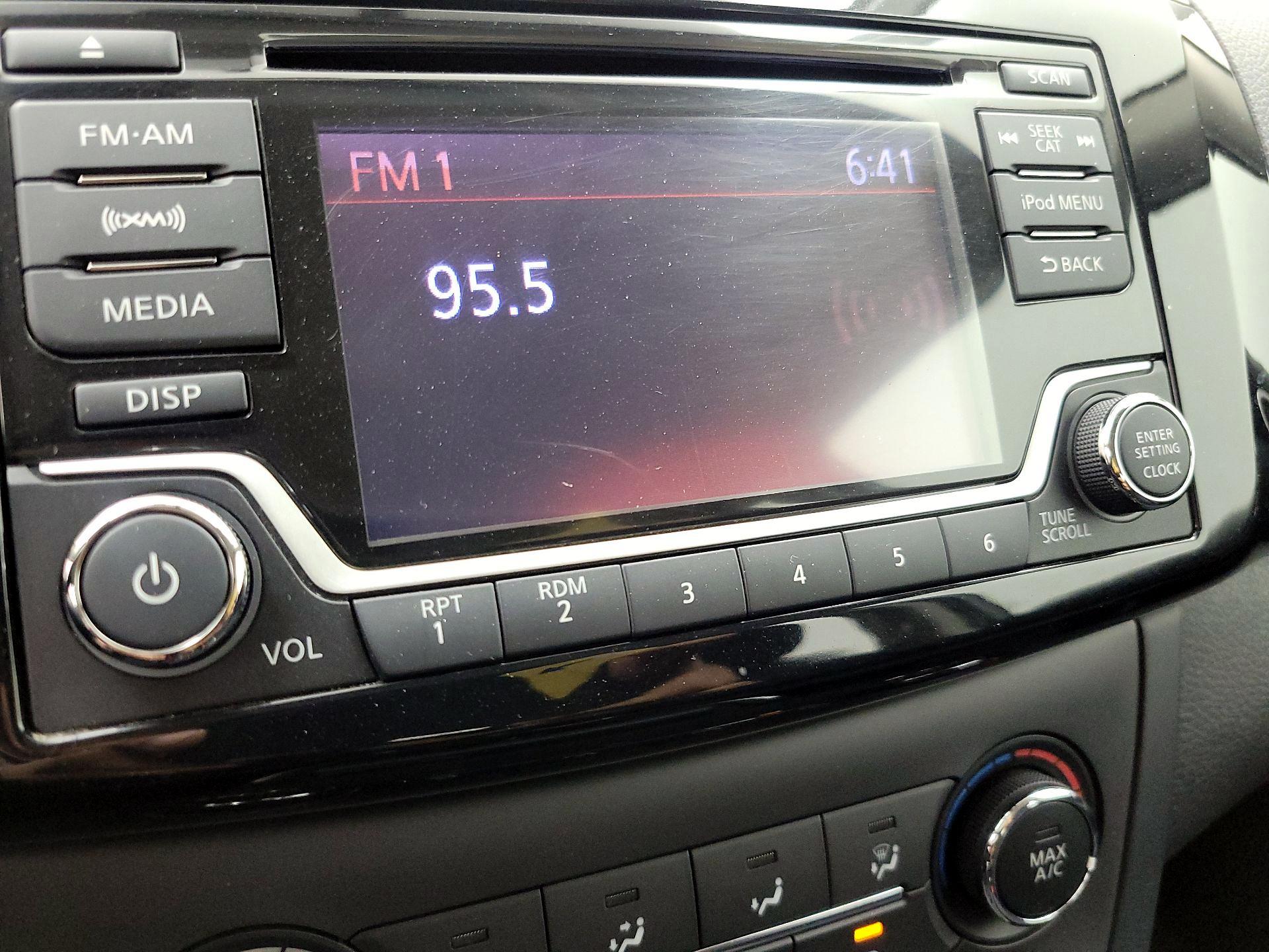 Thumbnail: 2017 Nissan Sentra - 15