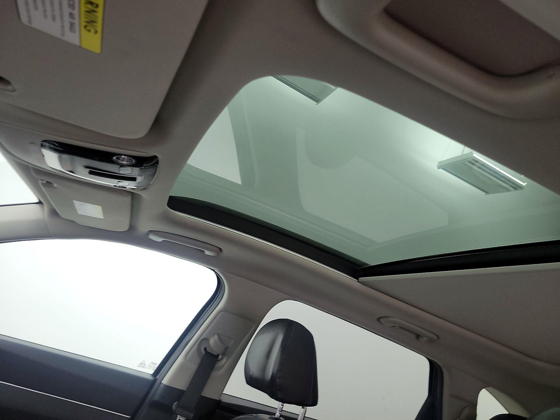 Thumbnail: 2022 Kia Sorento - 17