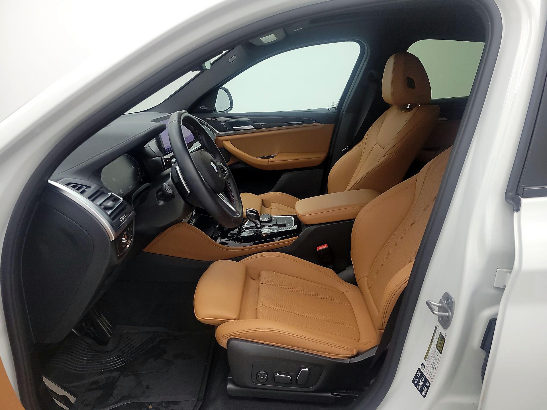 Thumbnail: 2025 BMW X4 - 11