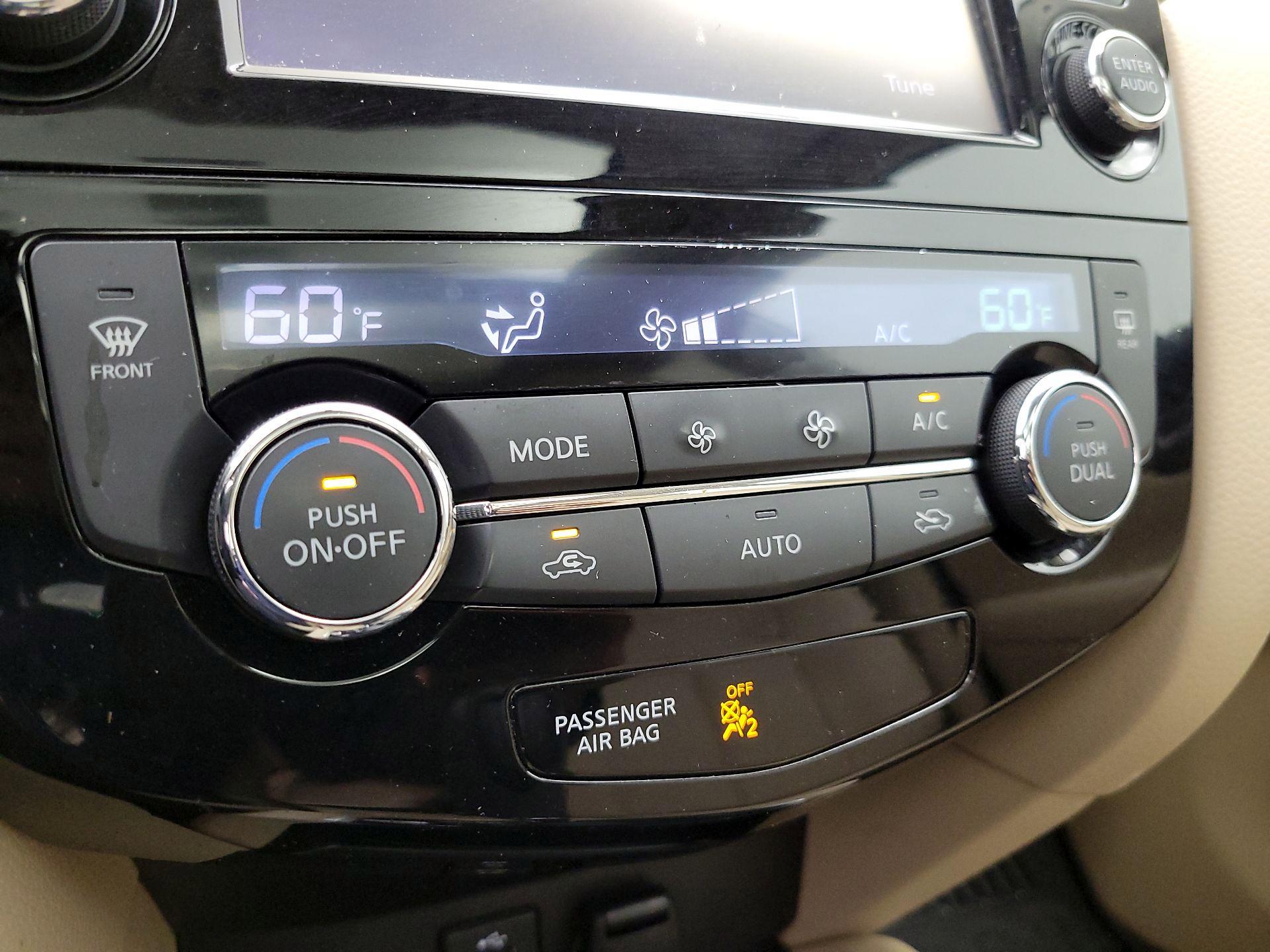 Thumbnail: 2016 Nissan Rogue - 17