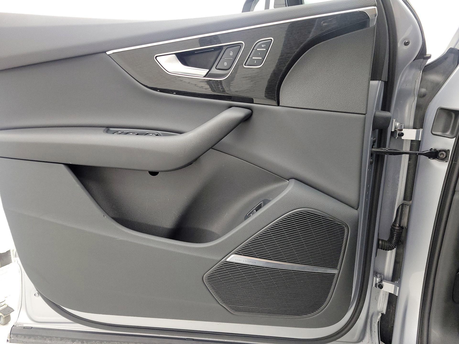 Thumbnail: 2021 Audi Q7 - 12