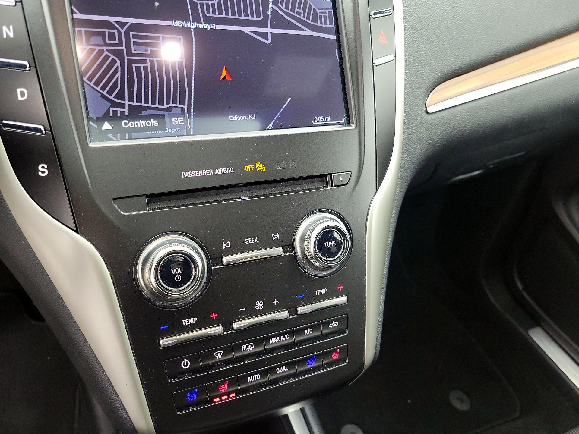 Thumbnail: 2019 Lincoln MKC - 17