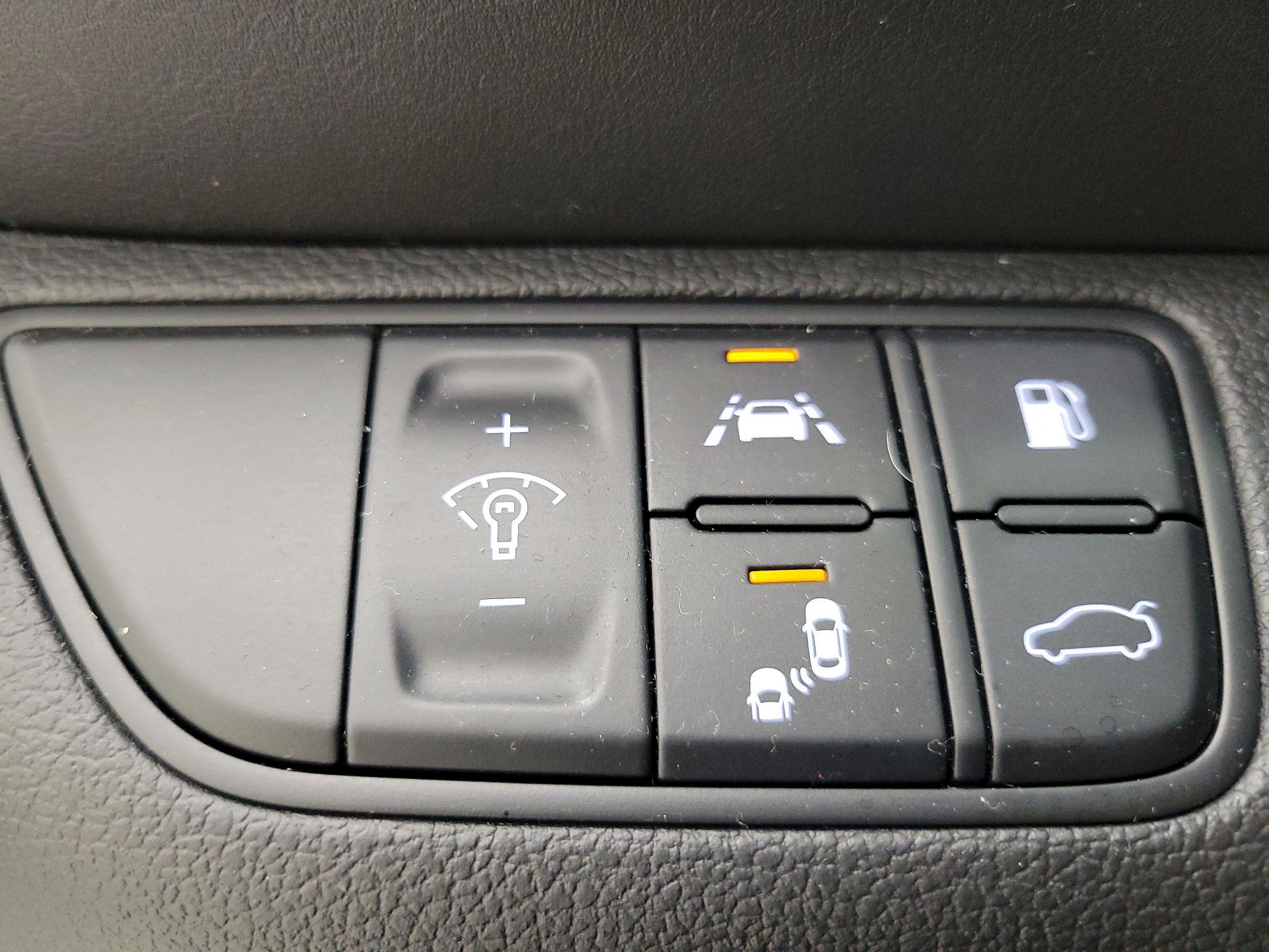 Thumbnail: 2020 Genesis G70 - 13