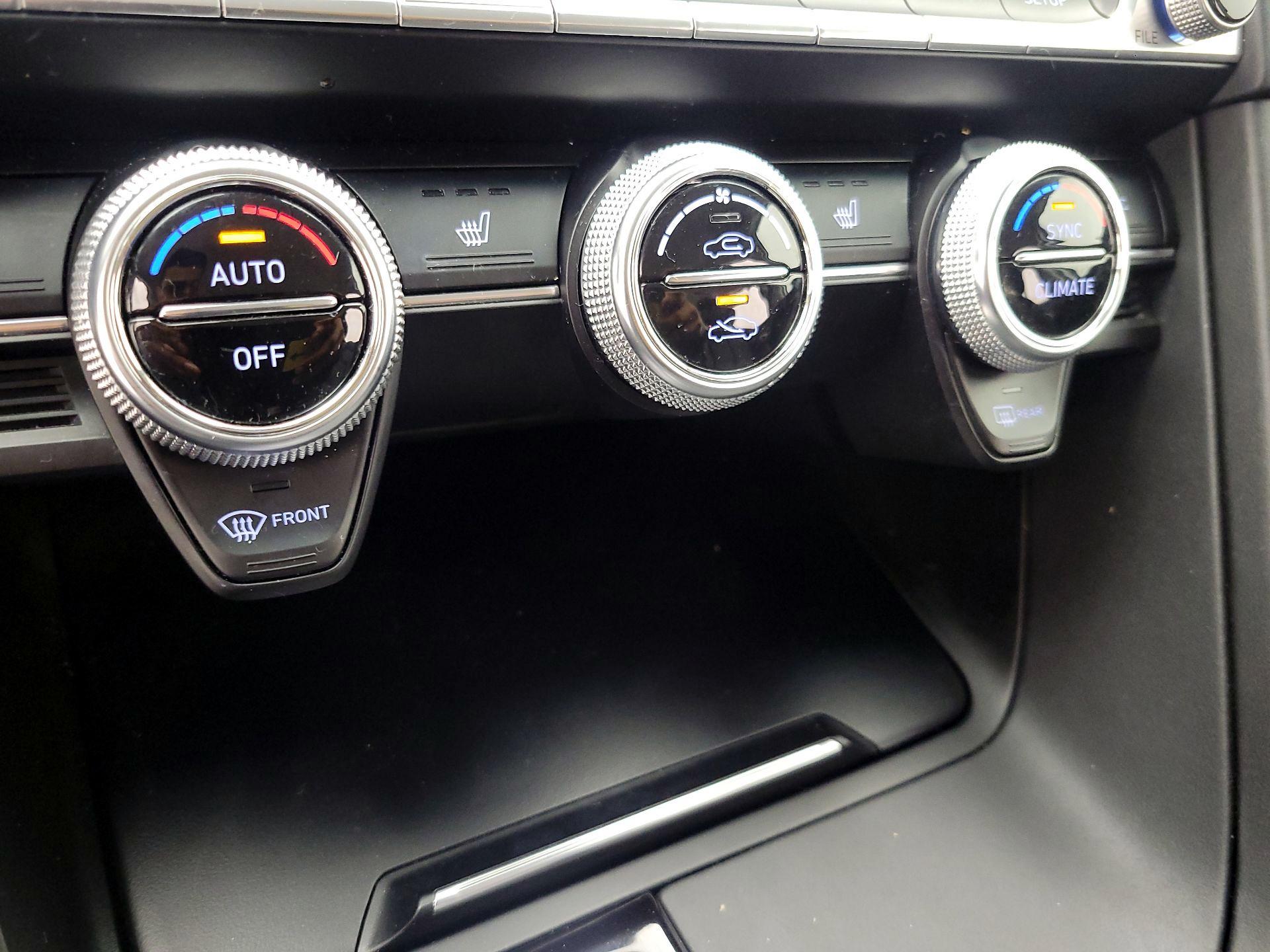 Thumbnail: 2020 Genesis G70 - 16