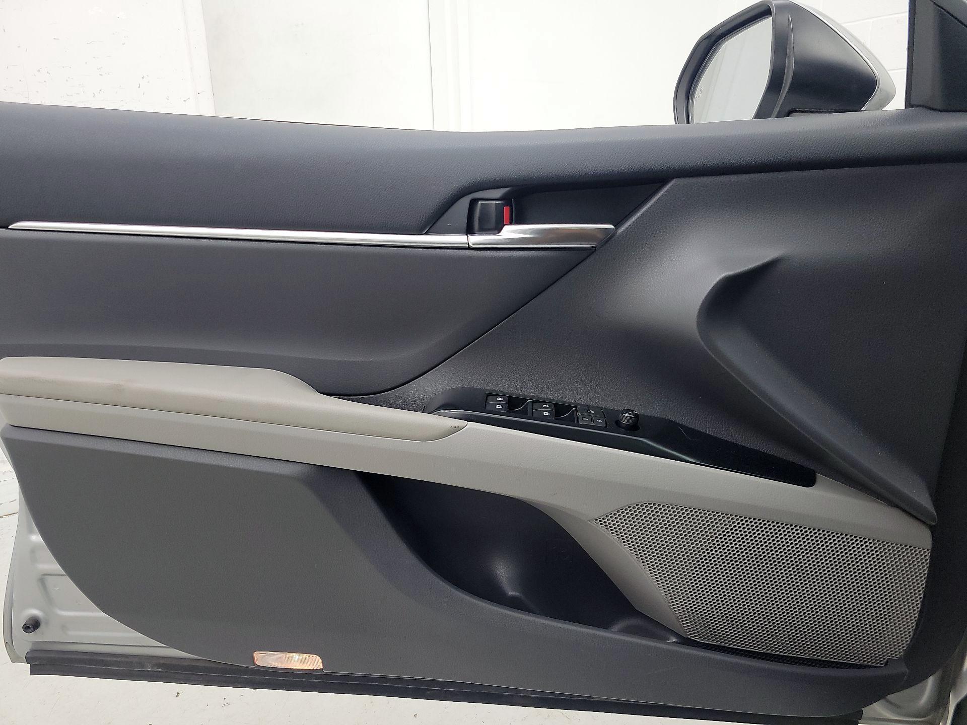 Thumbnail: 2019 Toyota Camry - 12