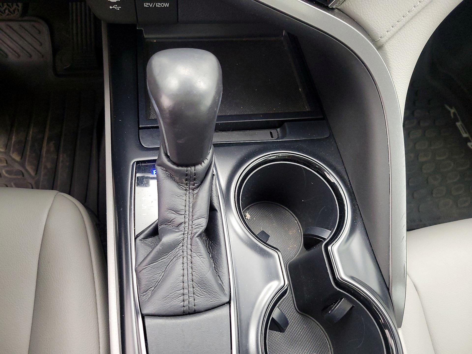 Thumbnail: 2019 Toyota Camry - 17