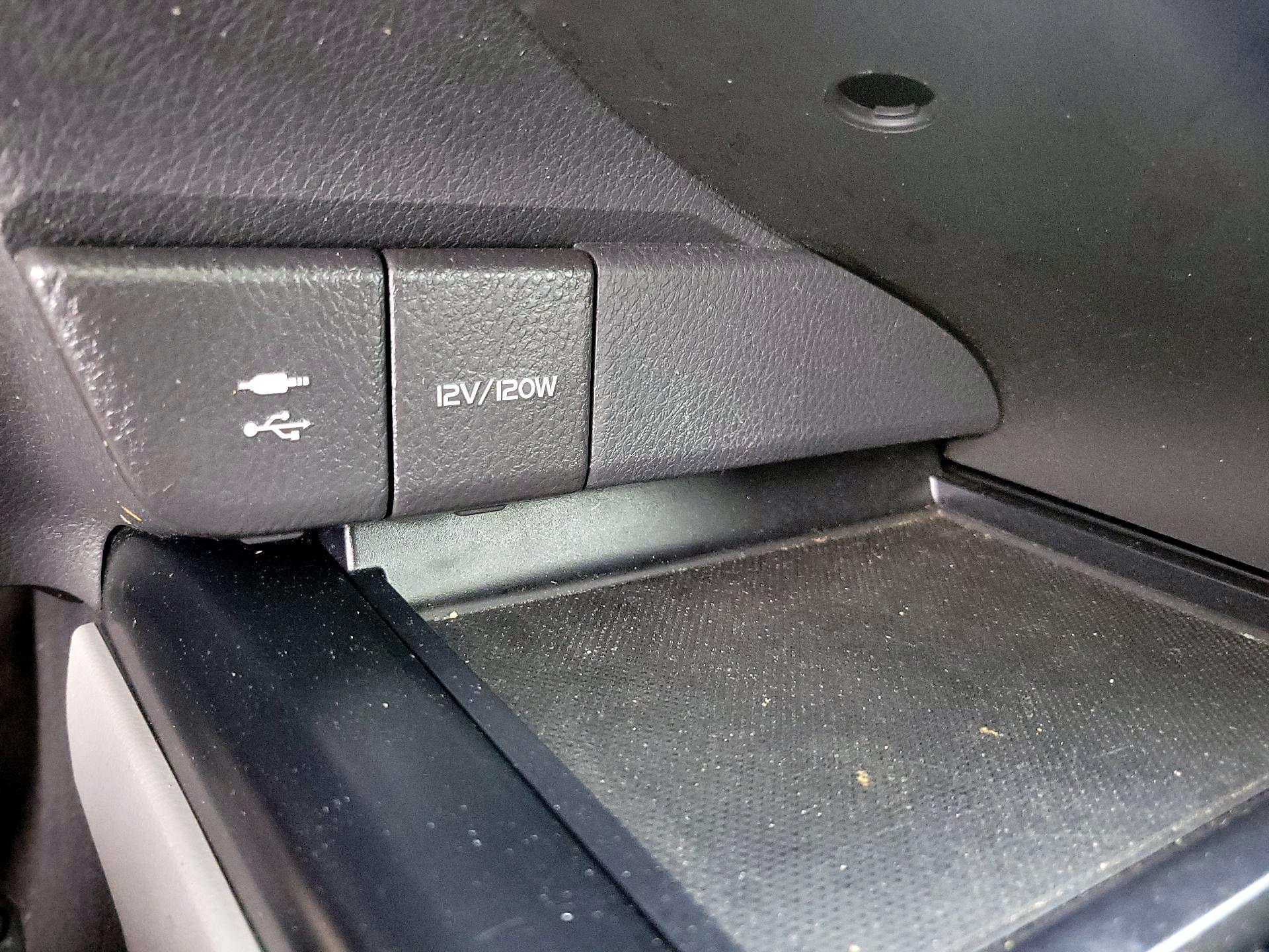 Thumbnail: 2019 Toyota Camry - 18