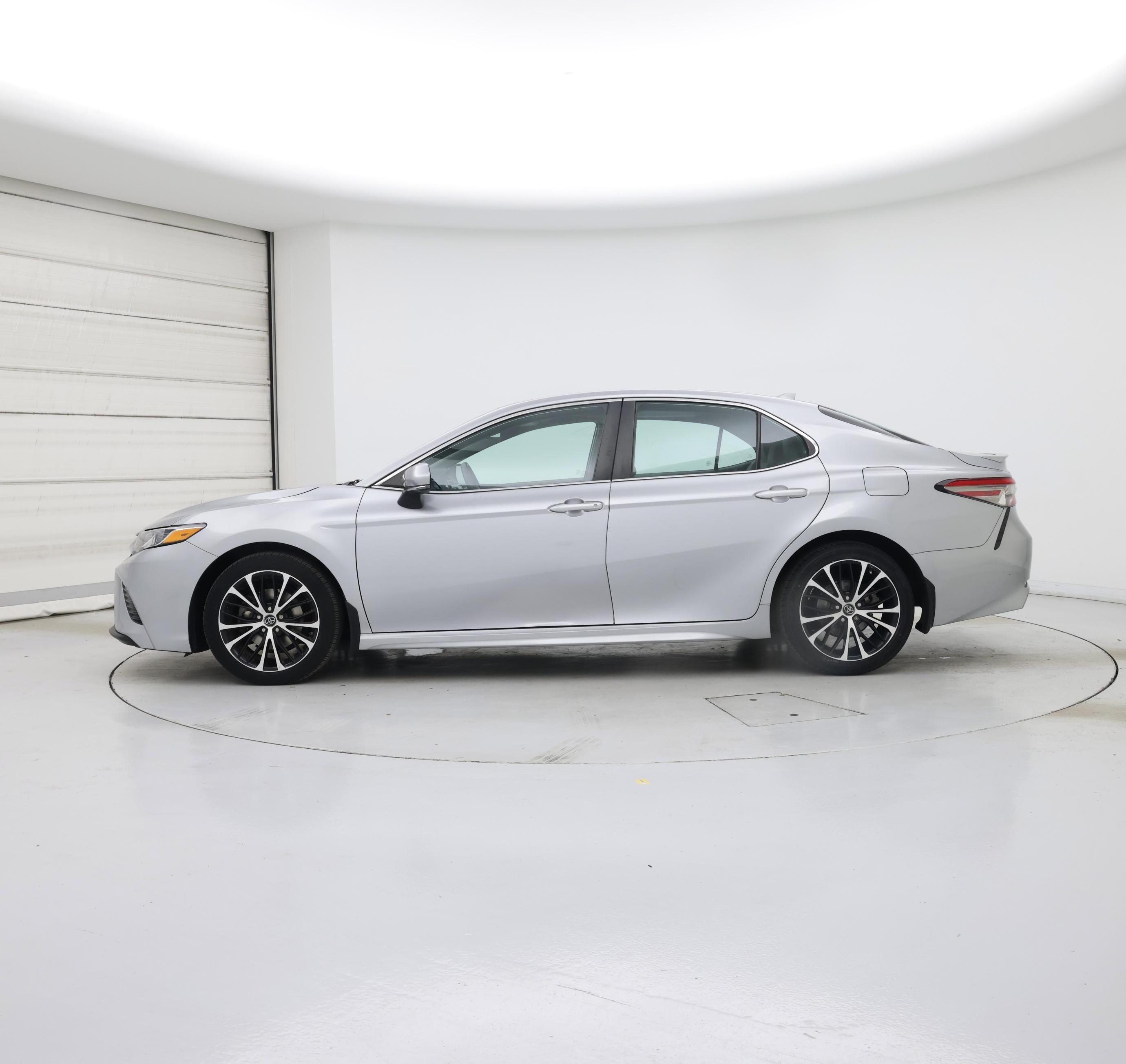 Thumbnail: 2019 Toyota Camry - 3