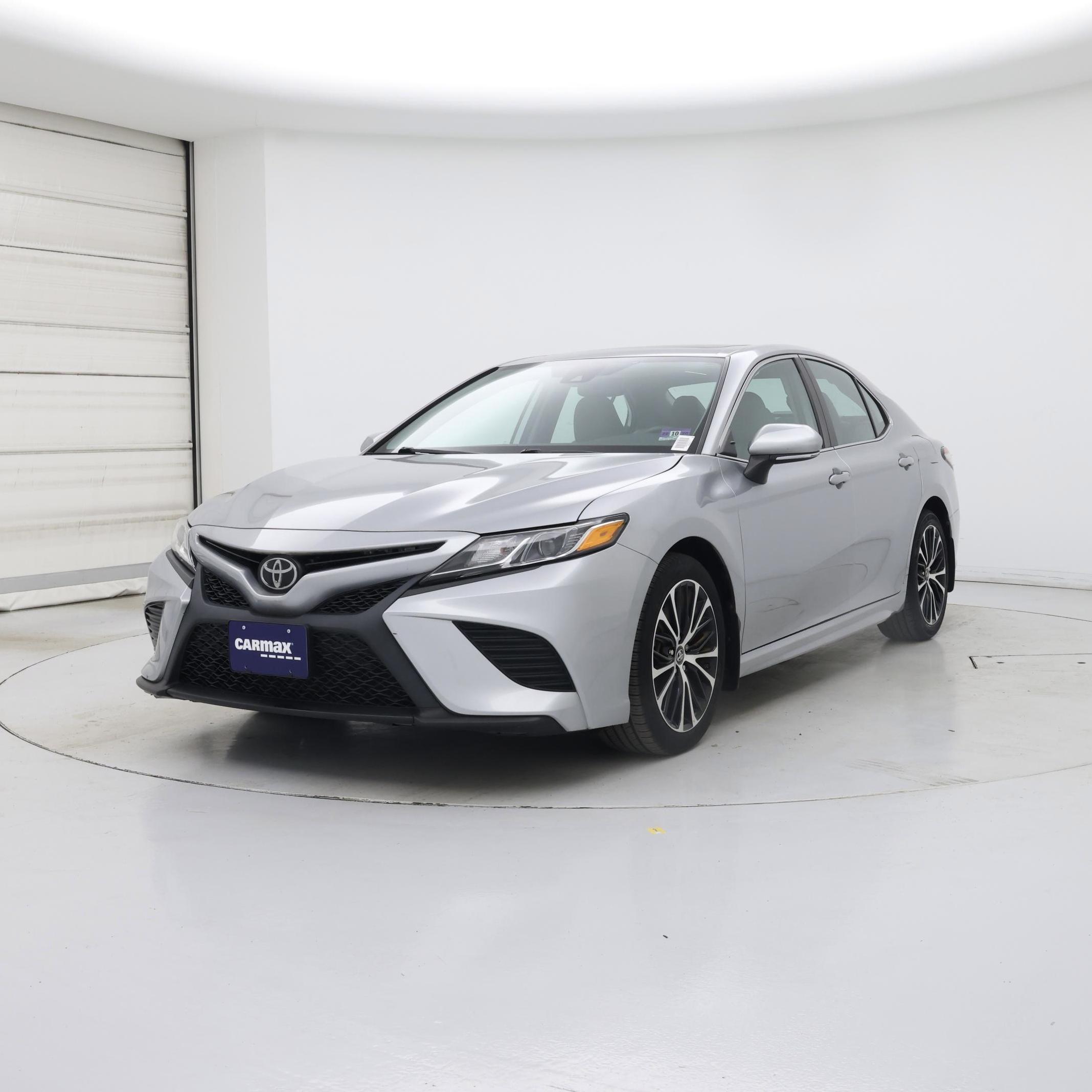 Thumbnail: 2019 Toyota Camry - 4