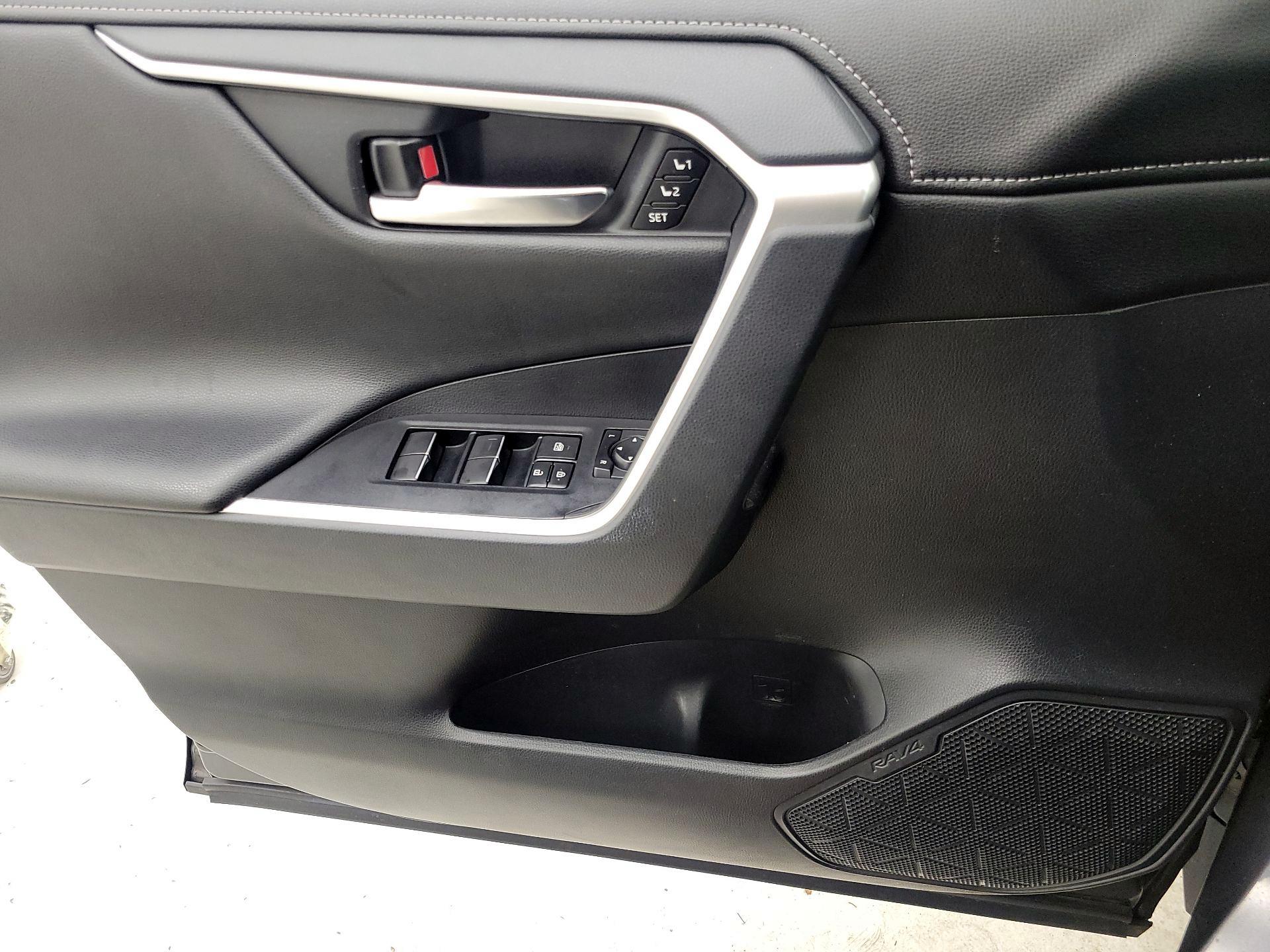 Thumbnail: 2019 Toyota RAV4 - 12