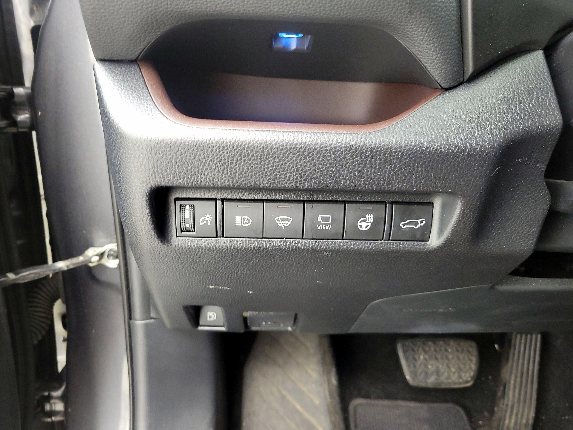 Thumbnail: 2019 Toyota RAV4 - 13