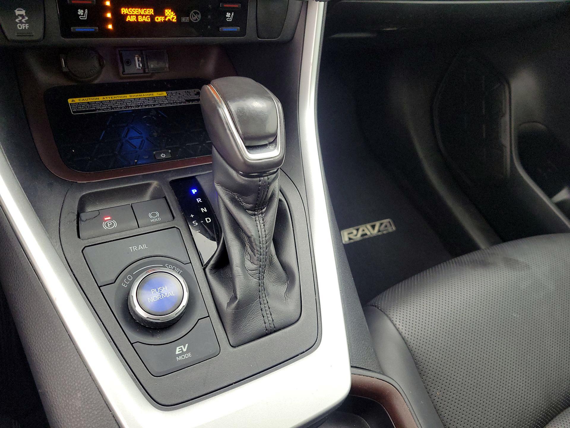 Thumbnail: 2019 Toyota RAV4 - 17