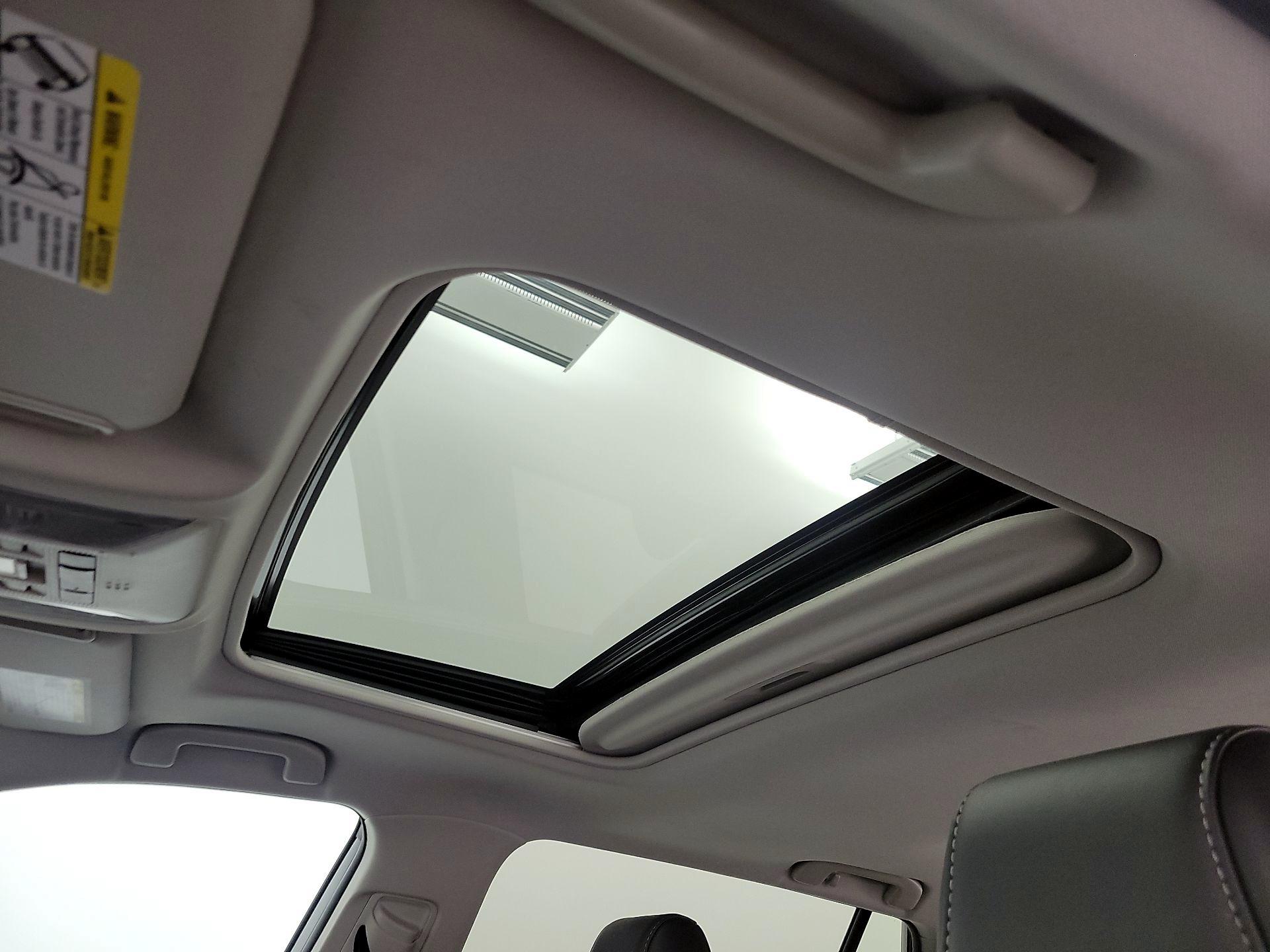 Thumbnail: 2019 Toyota RAV4 - 19