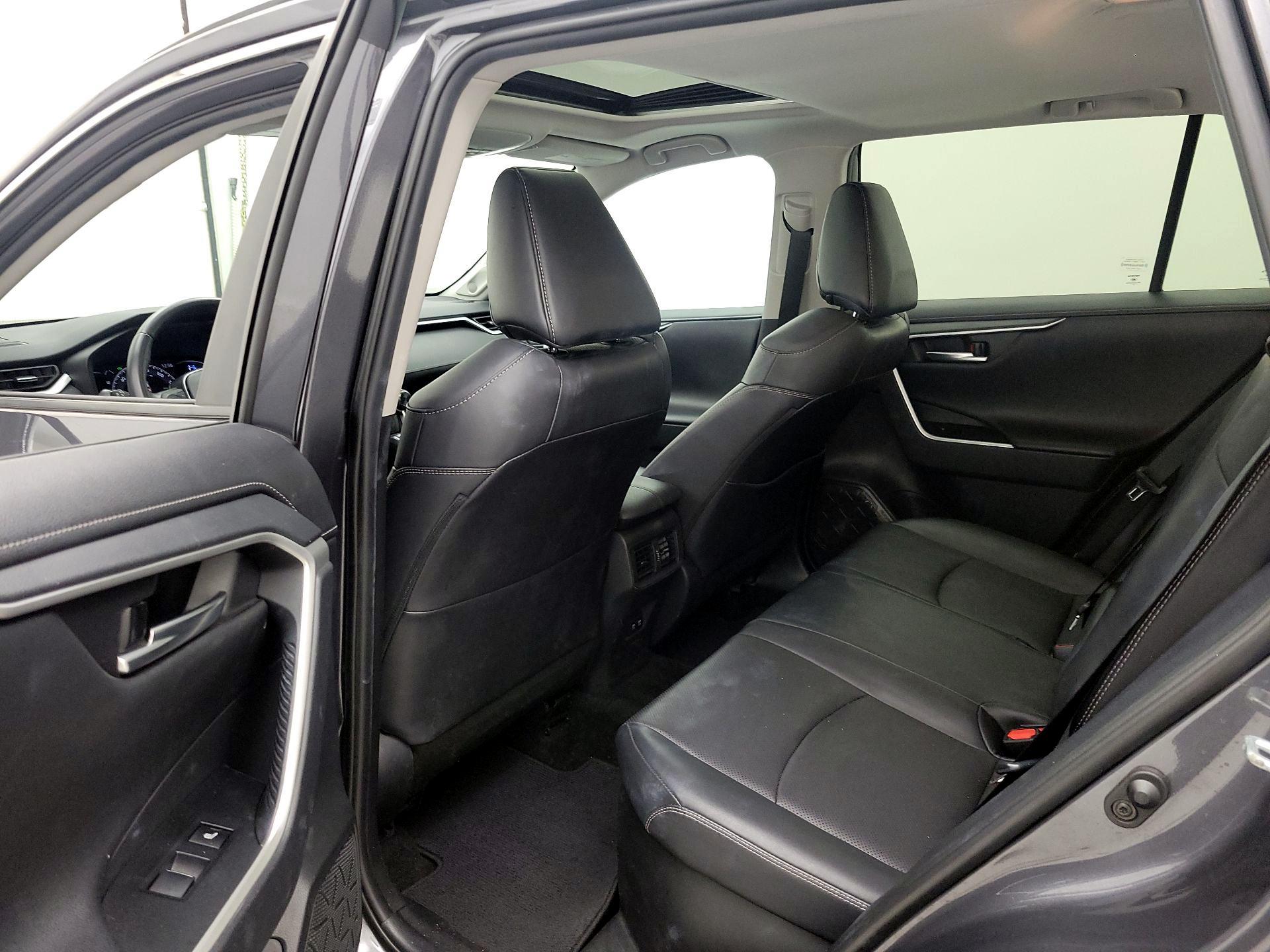 Thumbnail: 2019 Toyota RAV4 - 20