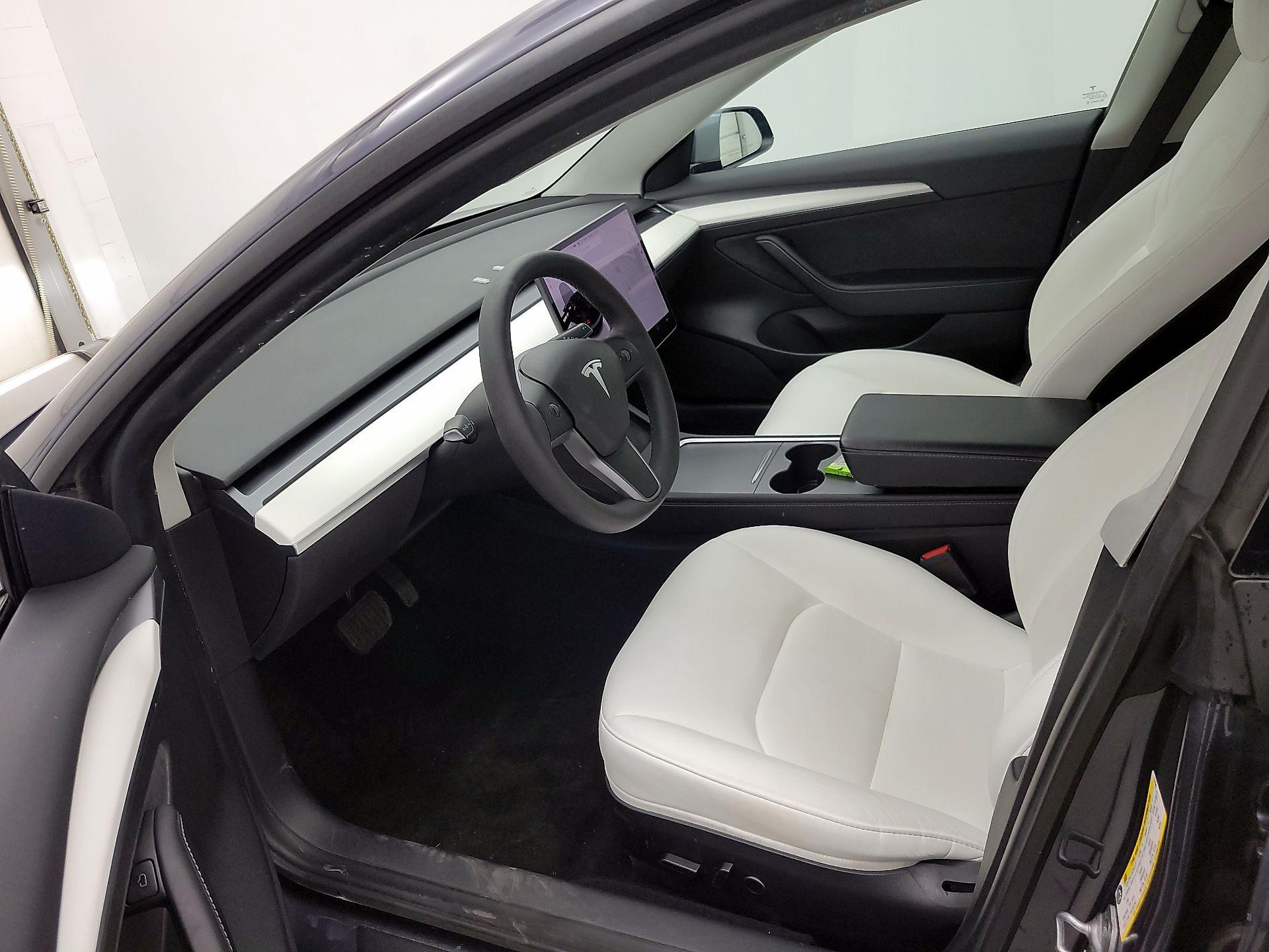 Thumbnail: 2022 Tesla Model 3 - 11