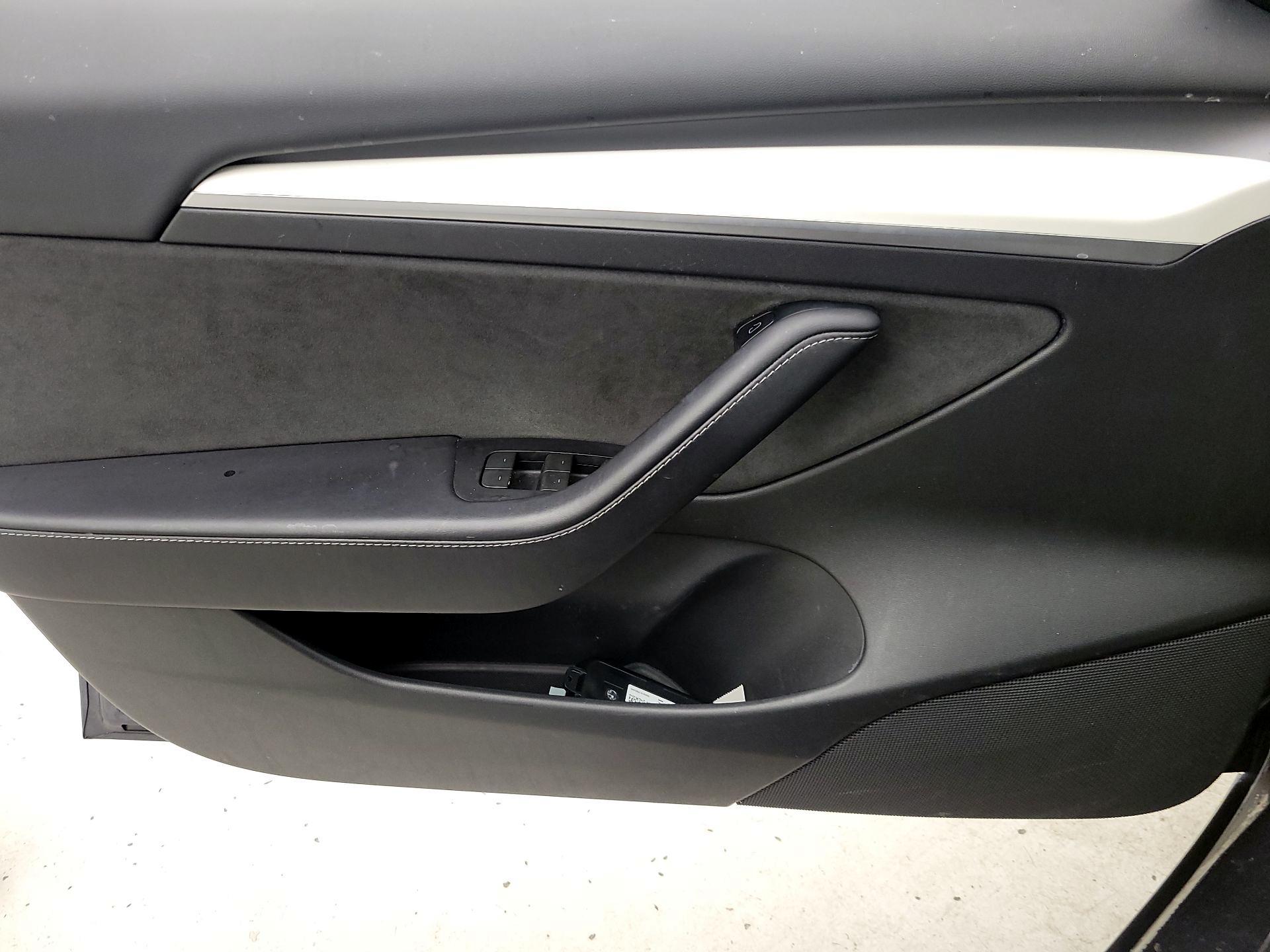 Thumbnail: 2022 Tesla Model 3 - 12