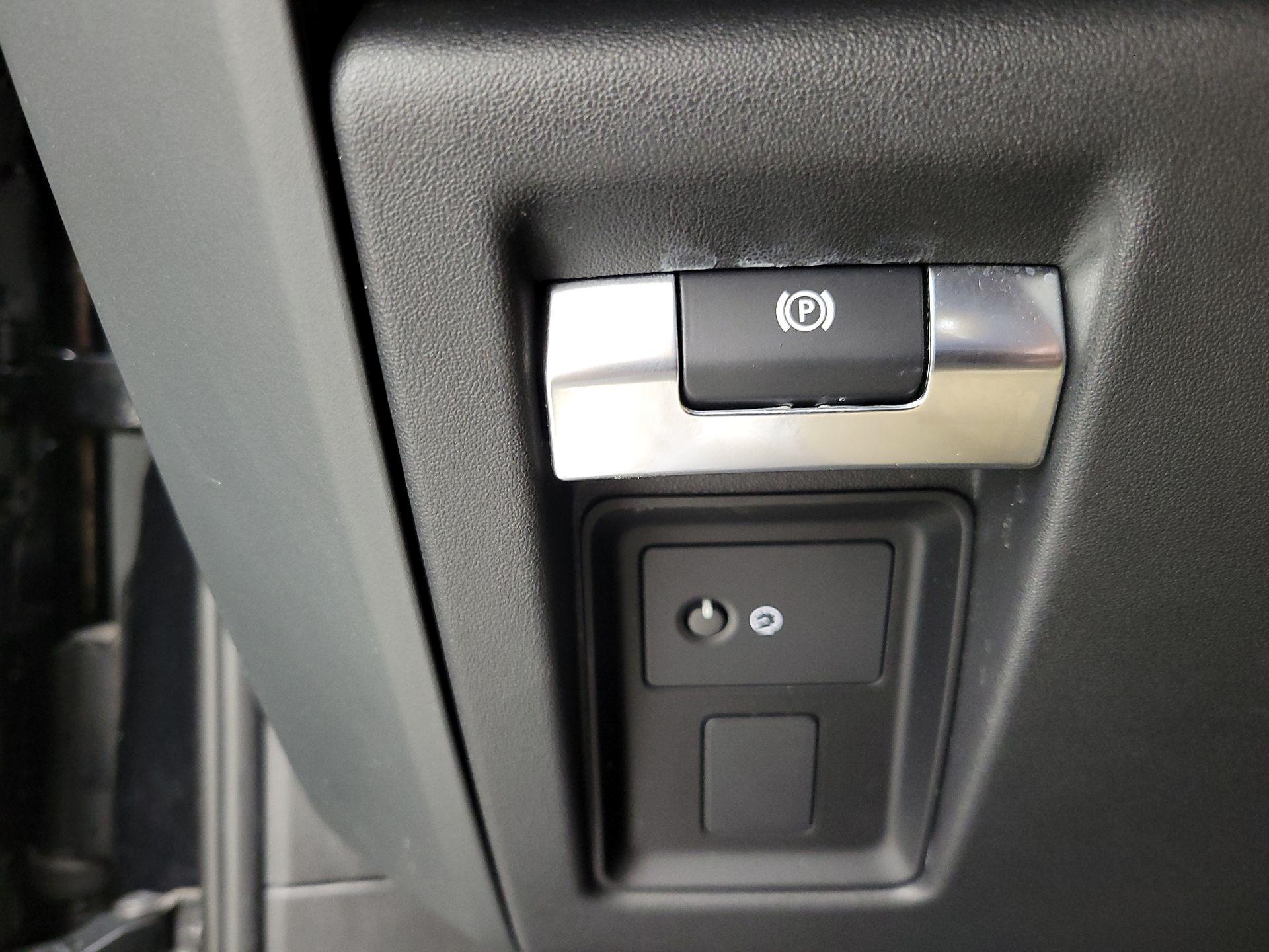 Thumbnail: 2023 Land Rover Defender - 13