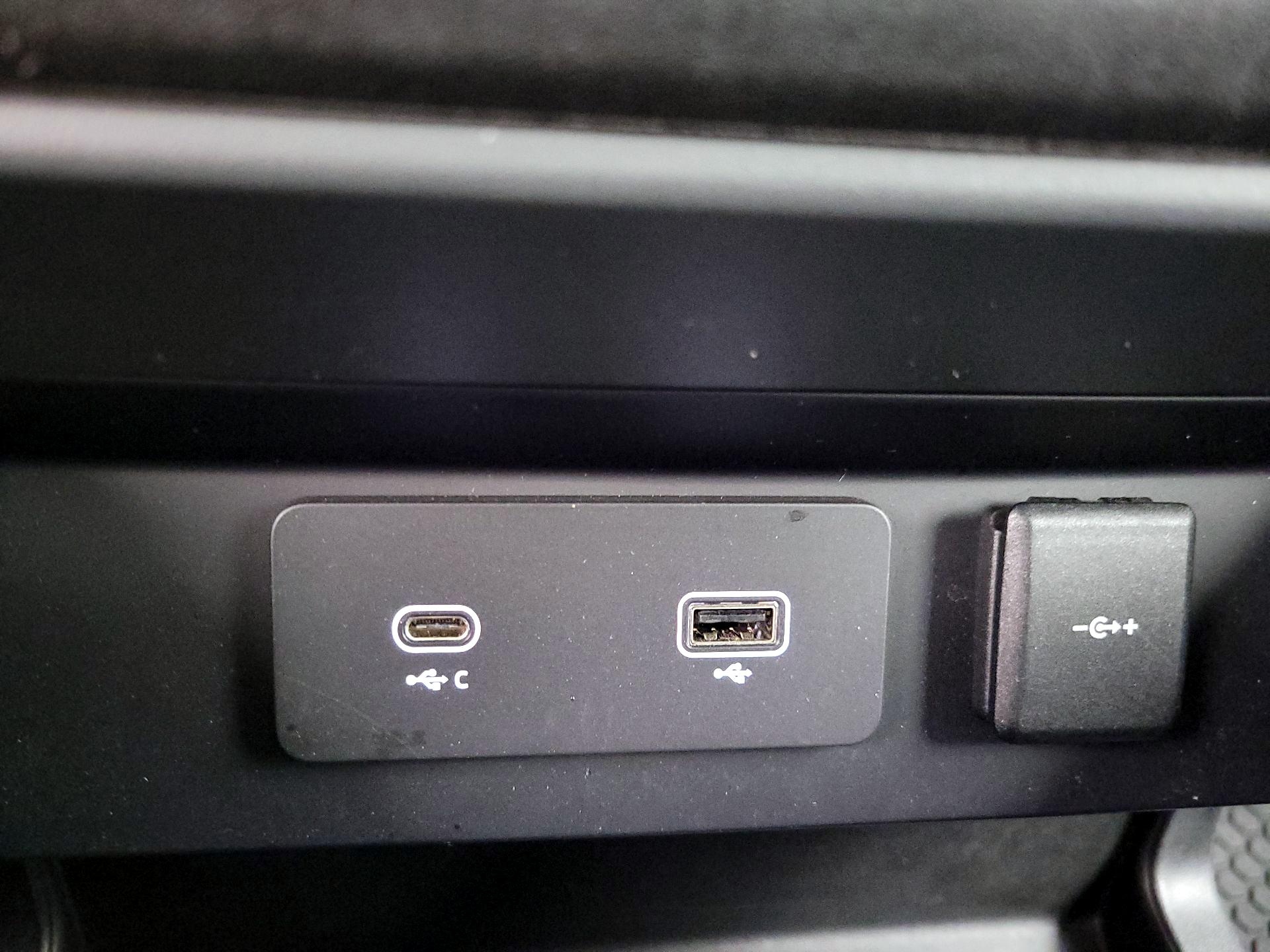 Thumbnail: 2023 Land Rover Defender - 19