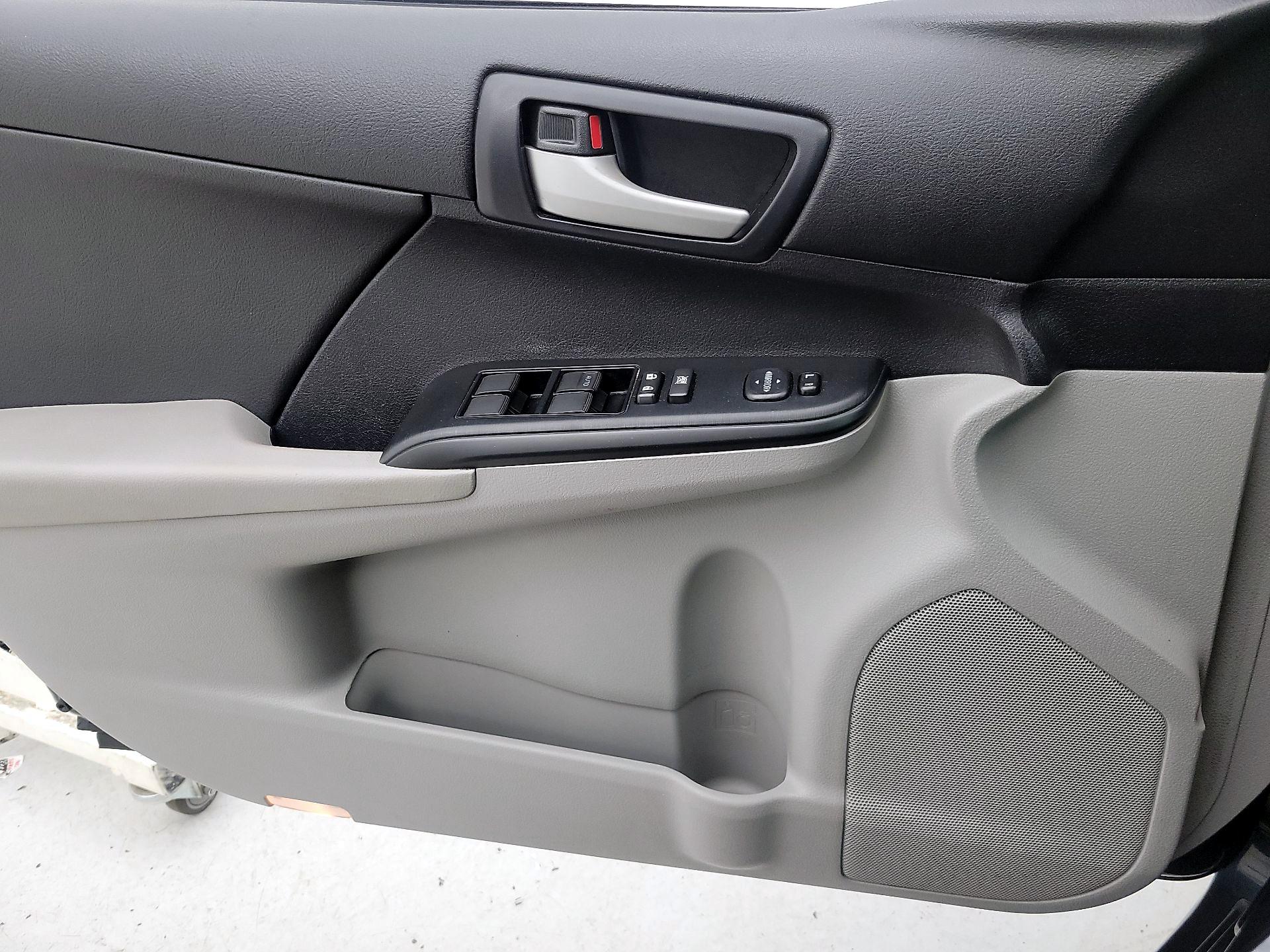 Thumbnail: 2014 Toyota Camry - 12