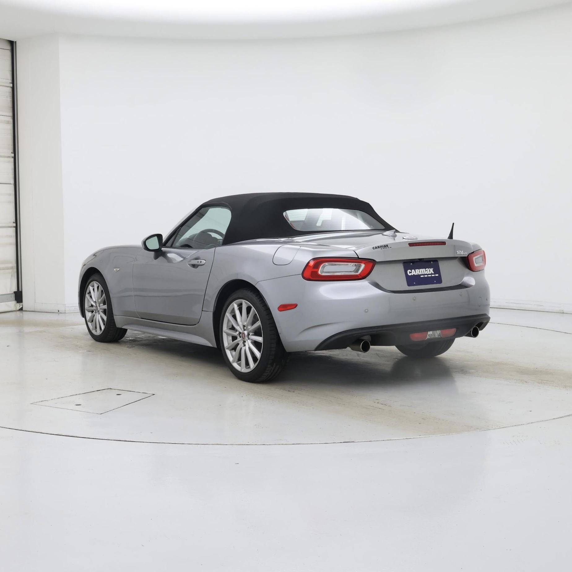 Thumbnail: 2017 Fiat 124 Spider - 2