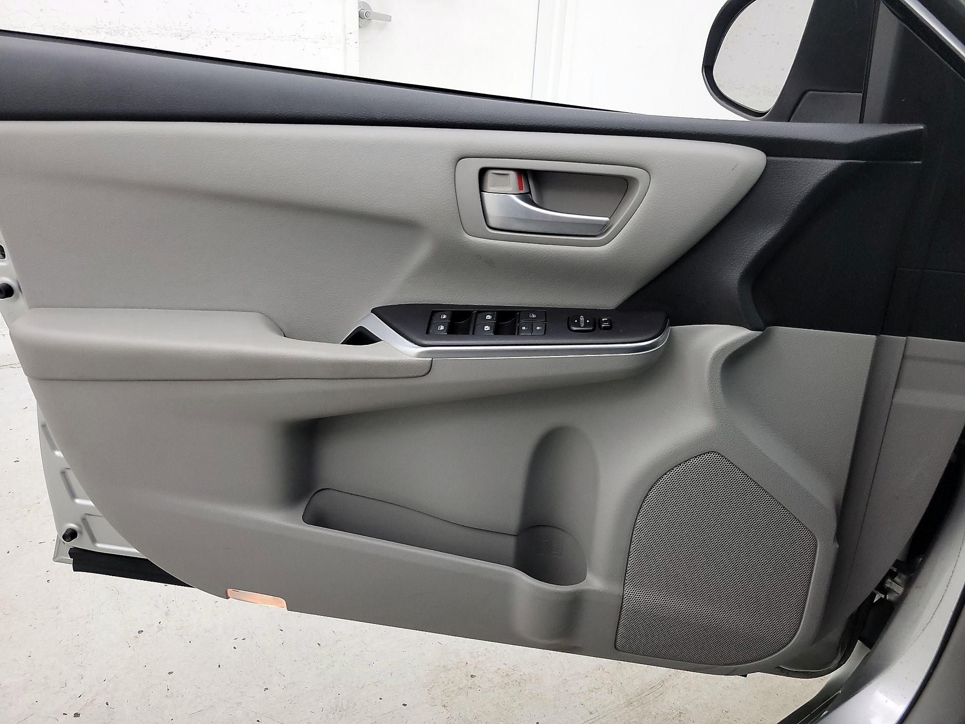 Thumbnail: 2015 Toyota Camry - 12