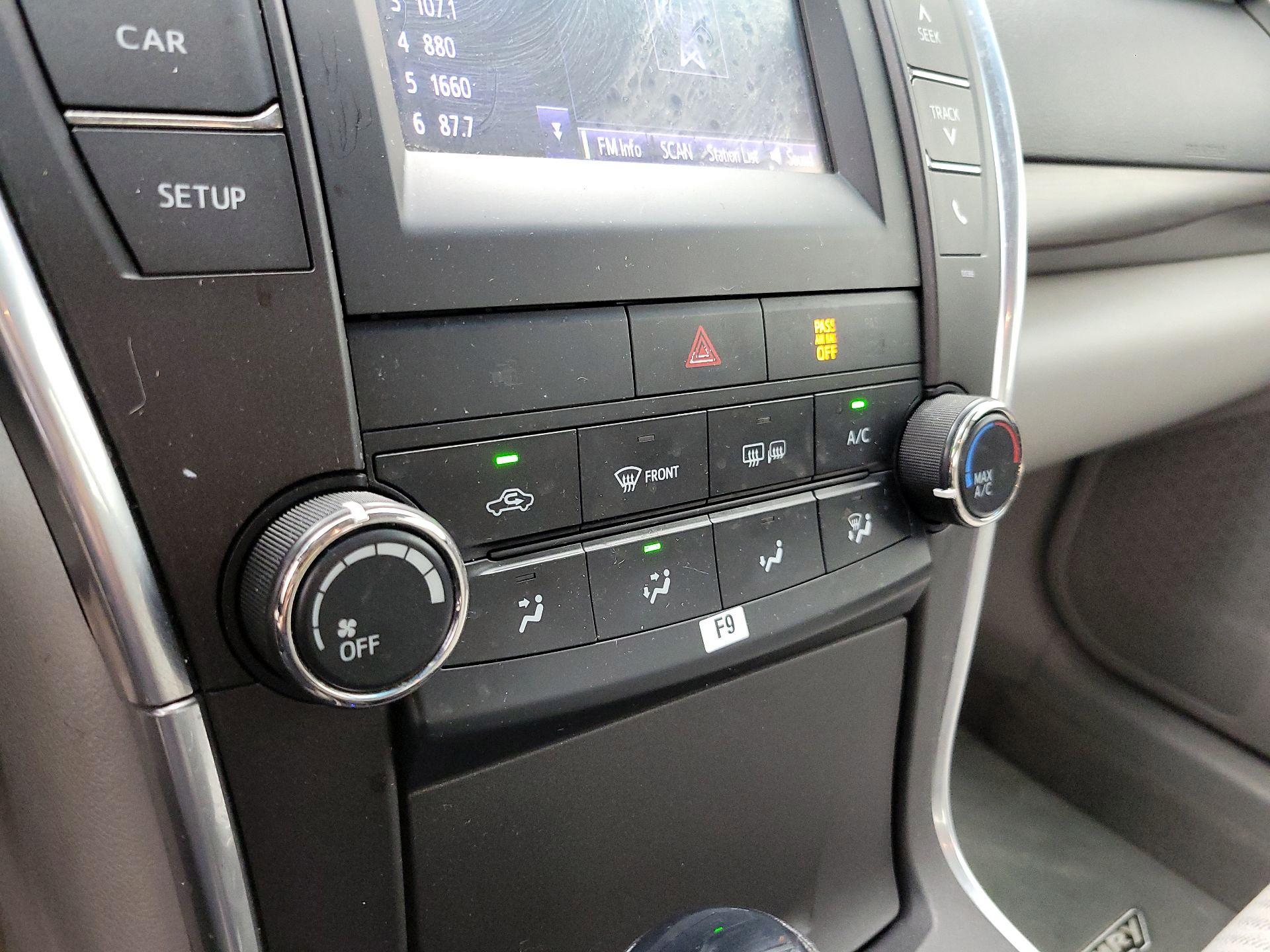 Thumbnail: 2015 Toyota Camry - 16