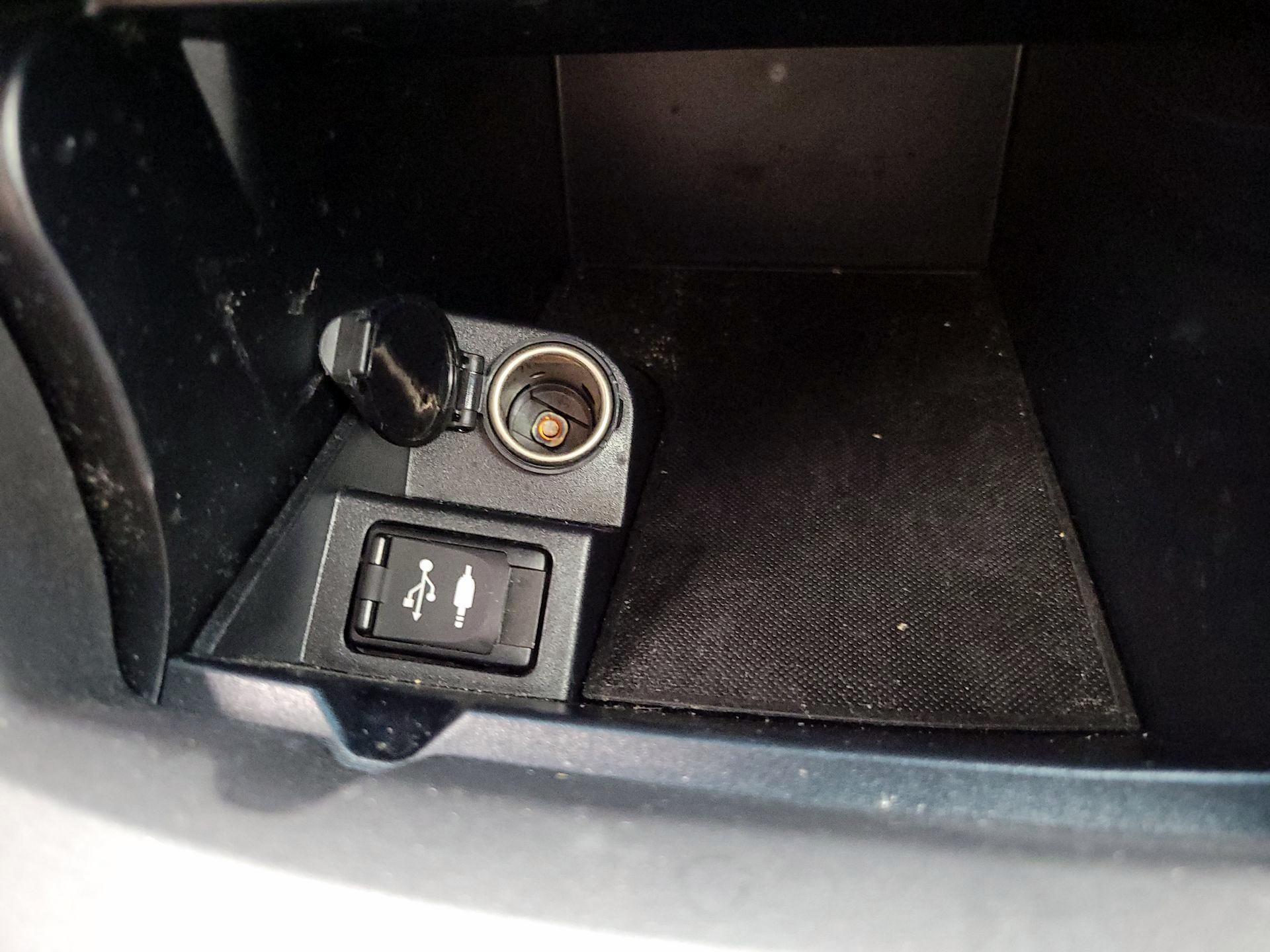 Thumbnail: 2015 Toyota Camry - 18