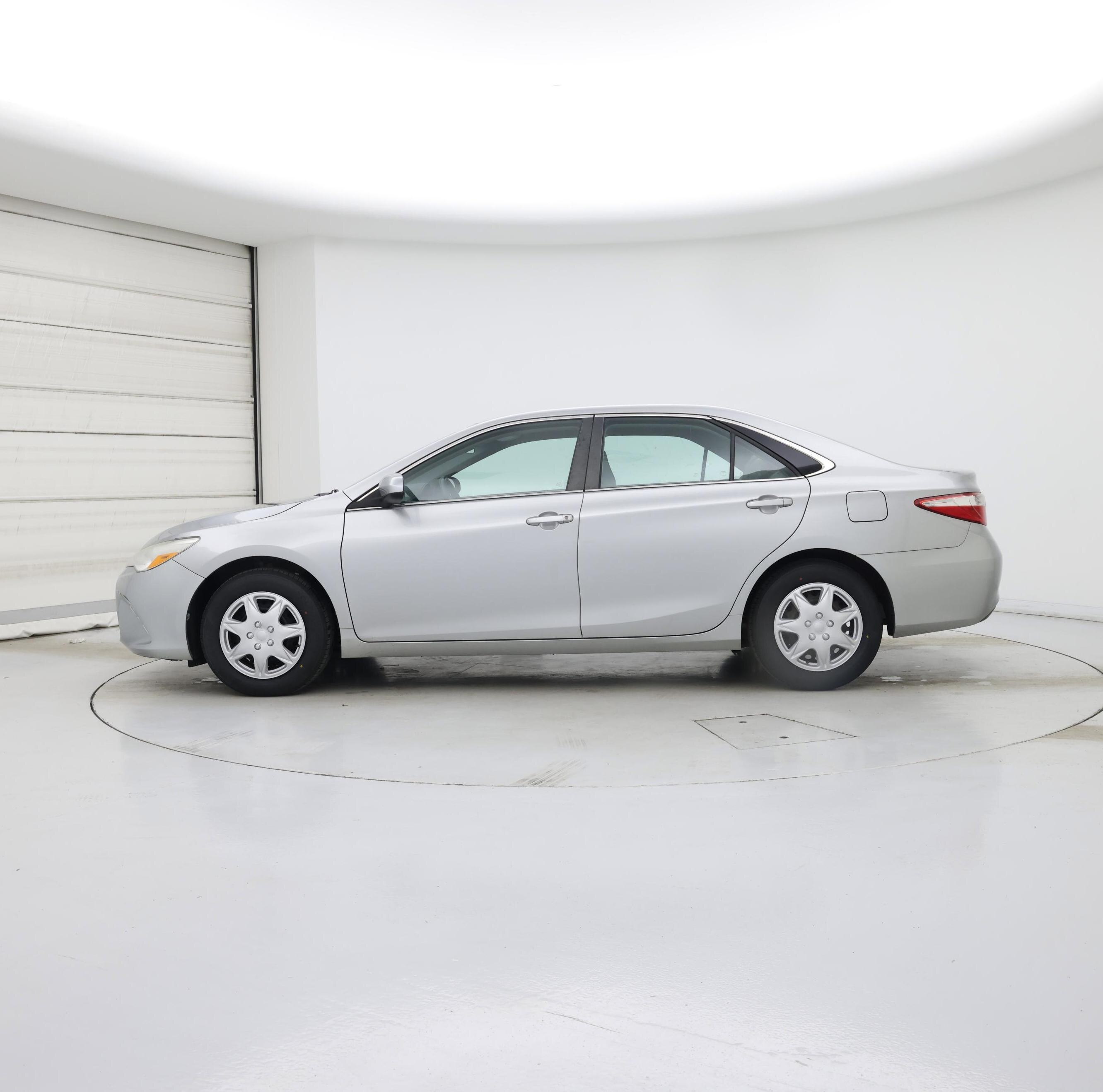 Thumbnail: 2015 Toyota Camry - 3