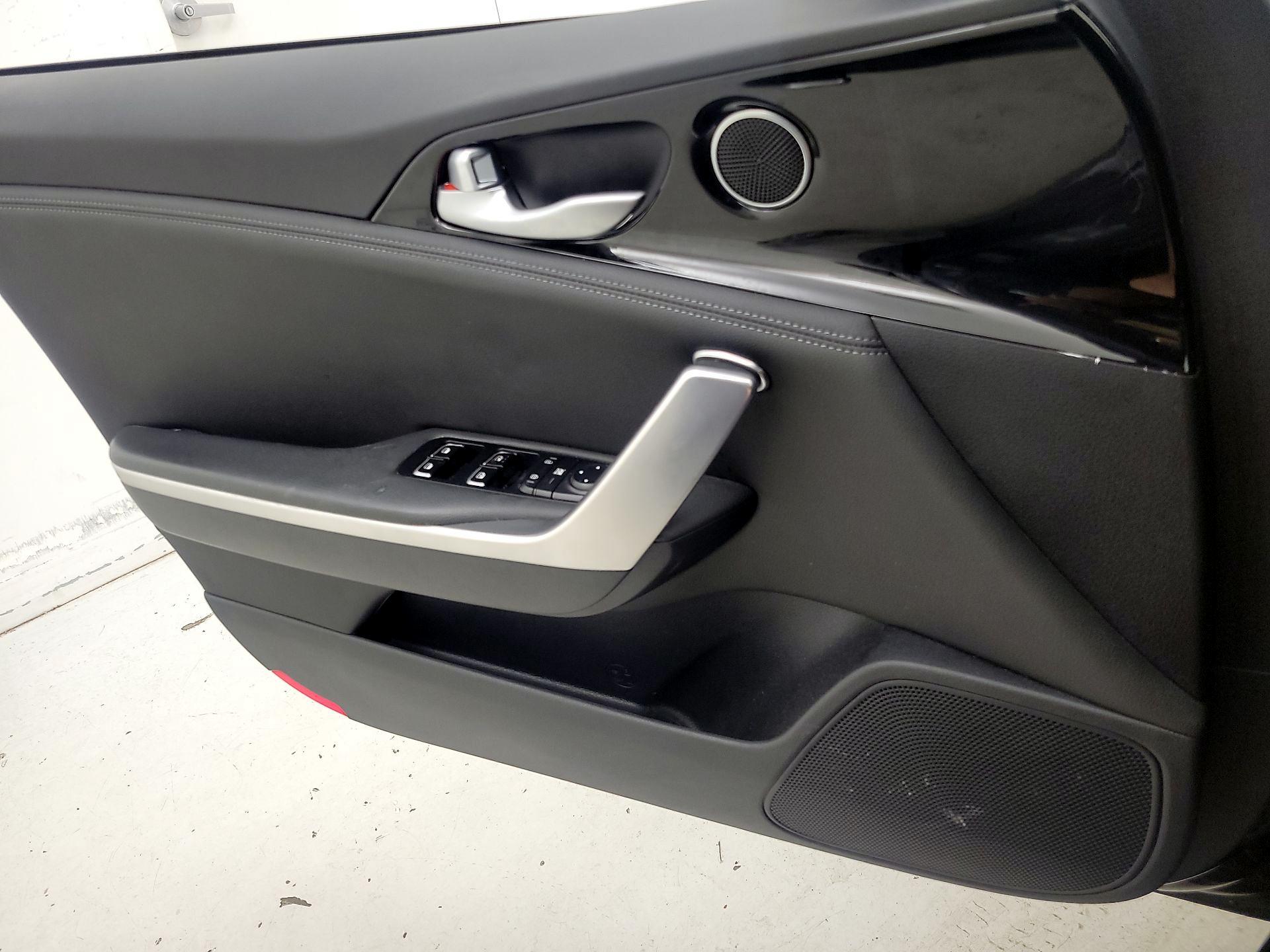 Thumbnail: 2020 Kia Stinger - 12