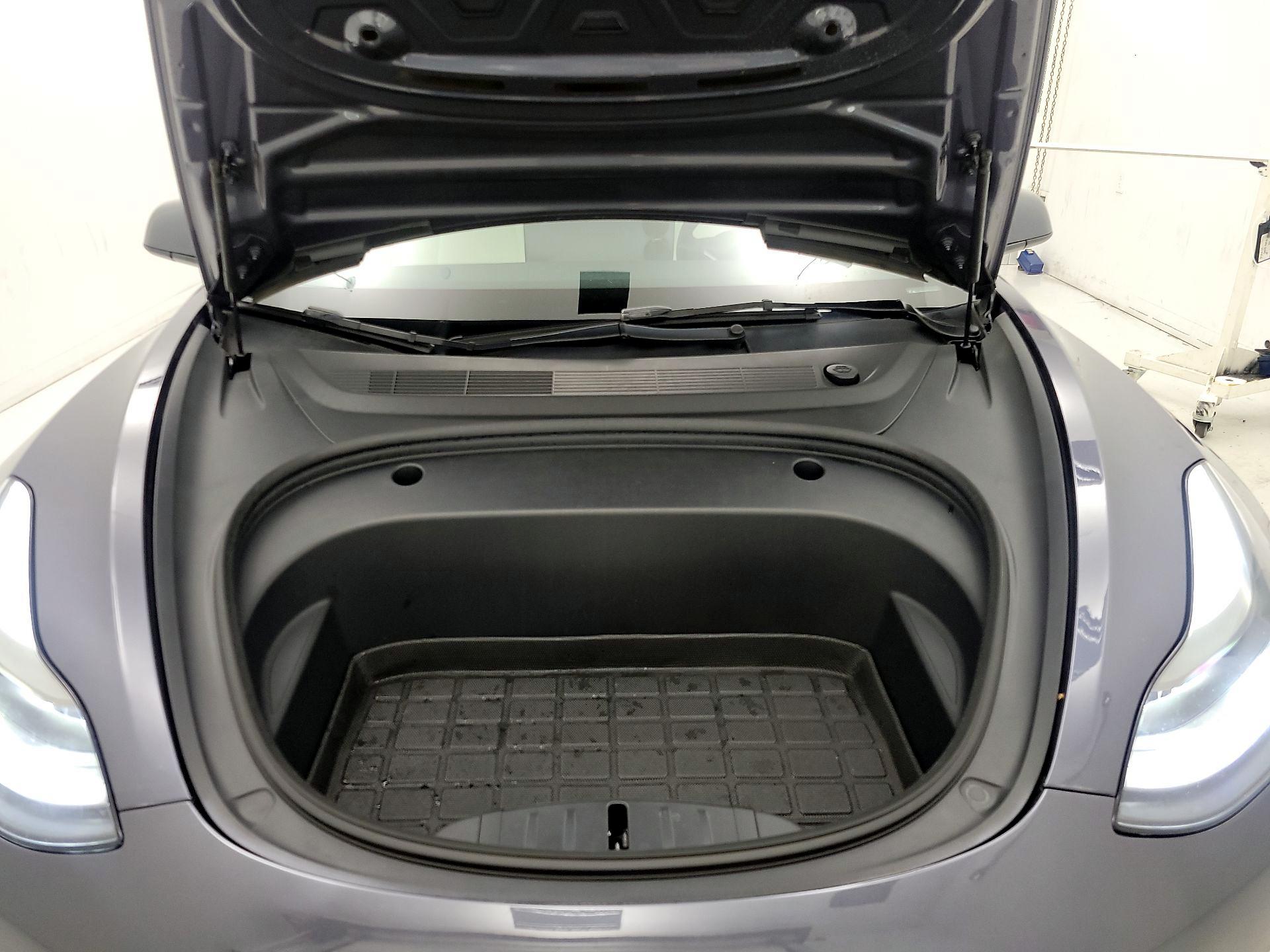 Thumbnail: 2023 Tesla Model 3 - 19