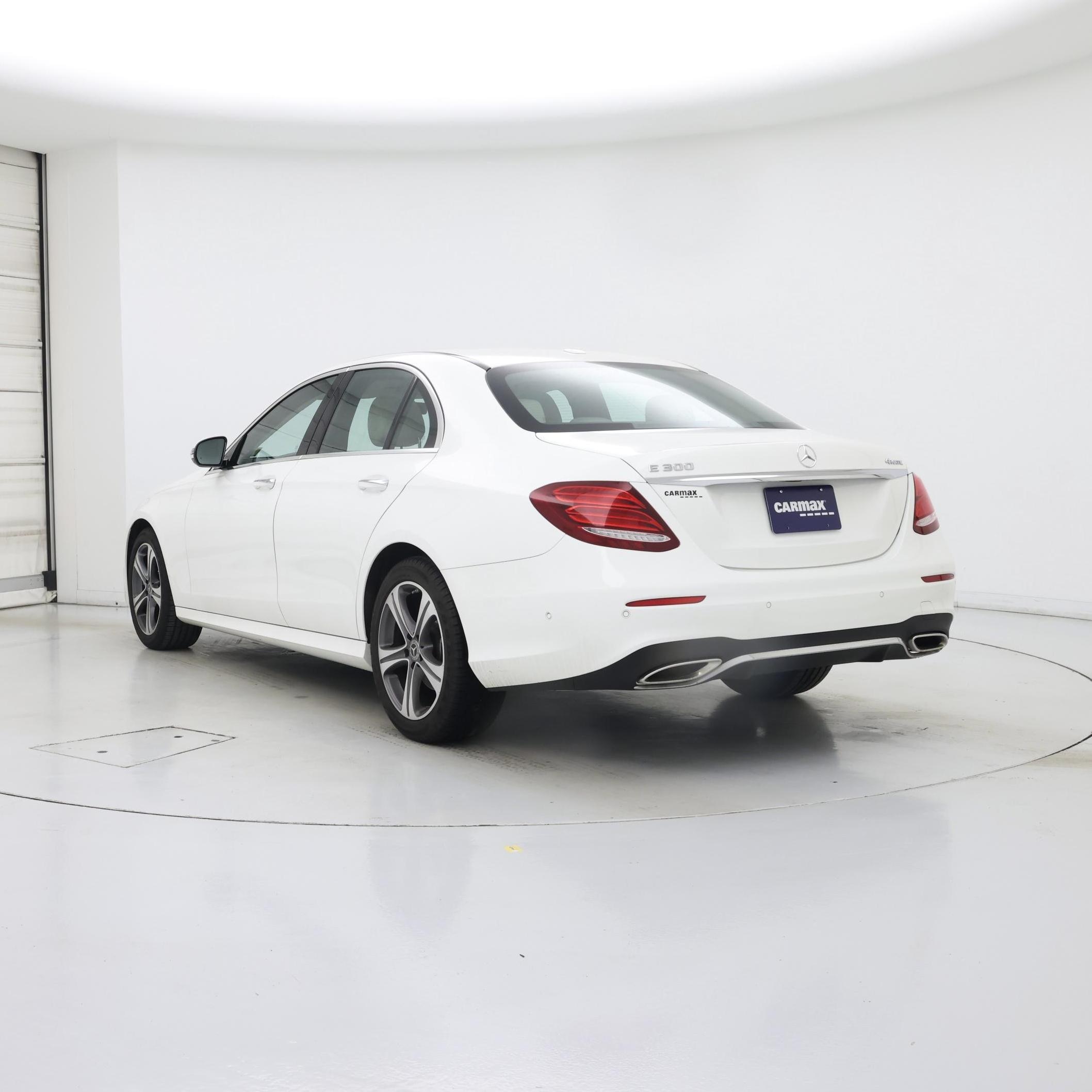 Thumbnail: 2018 Mercedes-Benz E-Class - 2