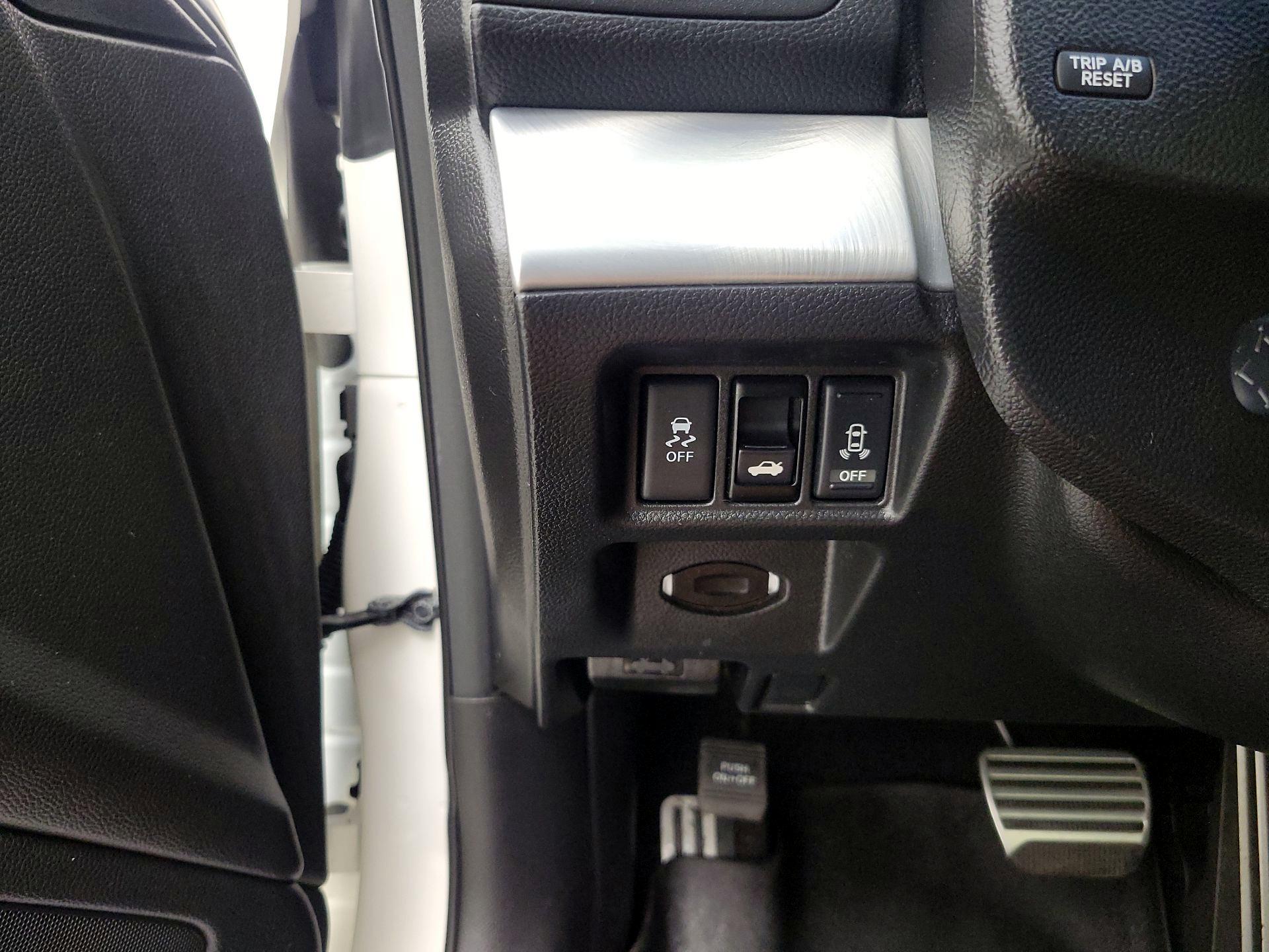 Thumbnail: 2014 INFINITI Q60 - 13