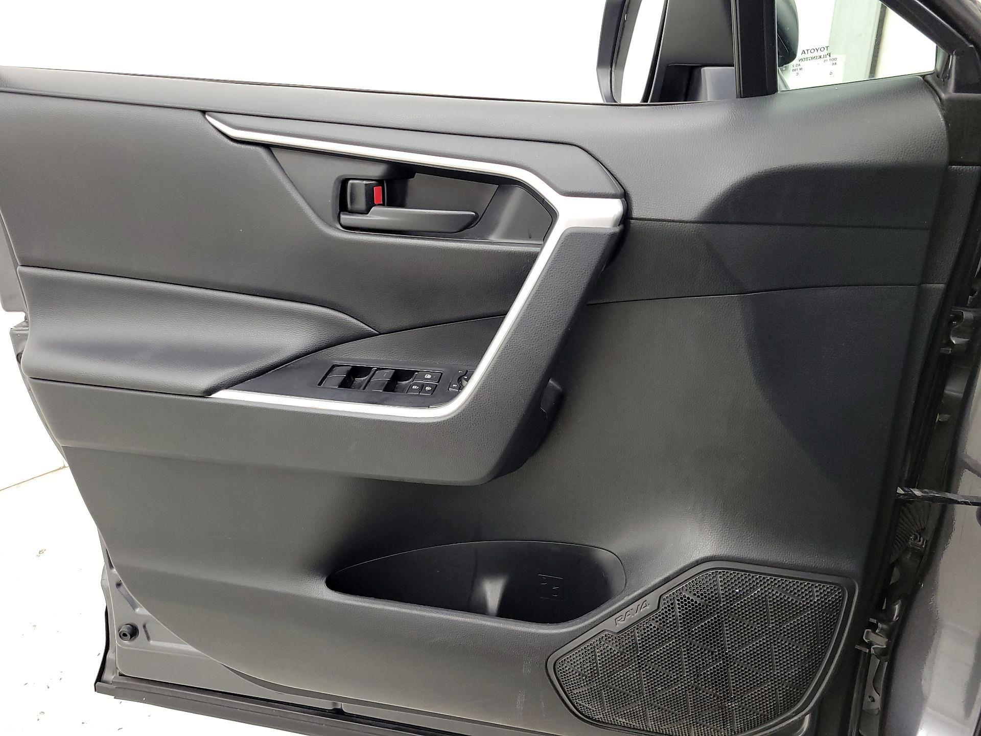 Thumbnail: 2021 Toyota RAV4 - 12