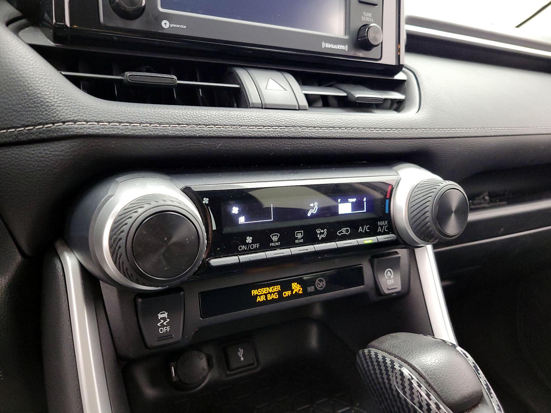 Thumbnail: 2021 Toyota RAV4 - 17