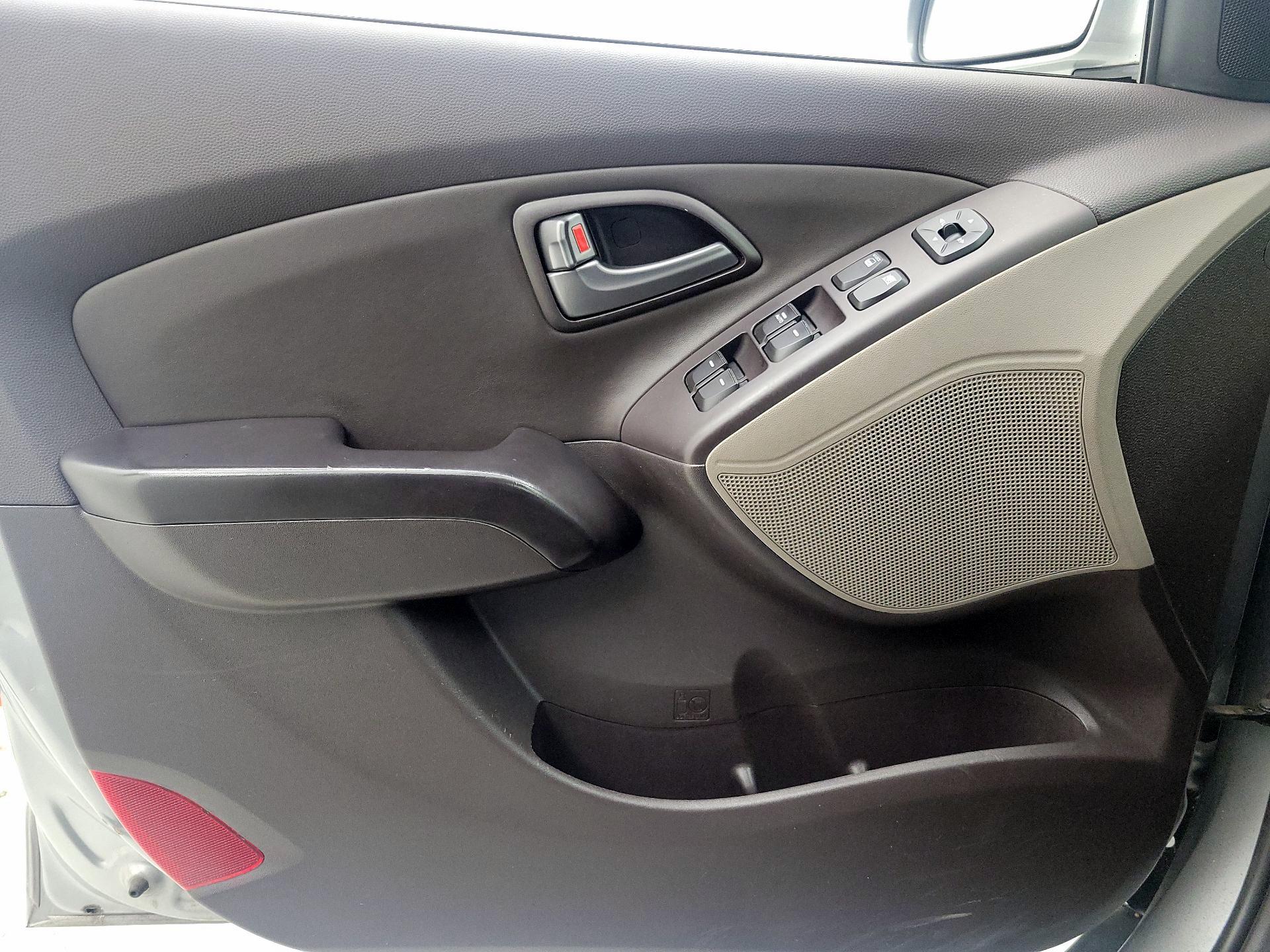 Thumbnail: 2015 Hyundai Tucson - 12